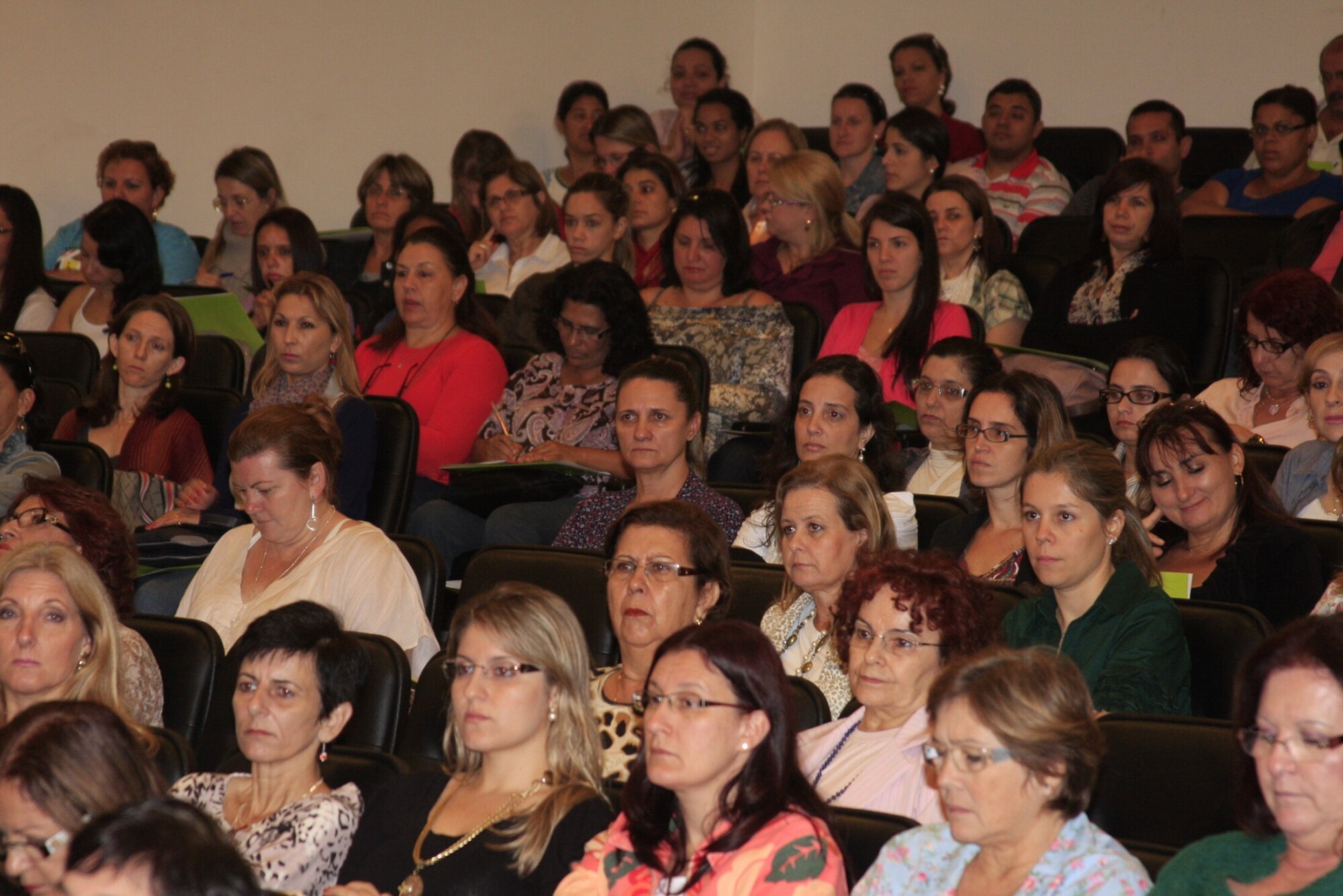 Fundação Catarinense de Educação Especial debate sexualidade dos deficientes