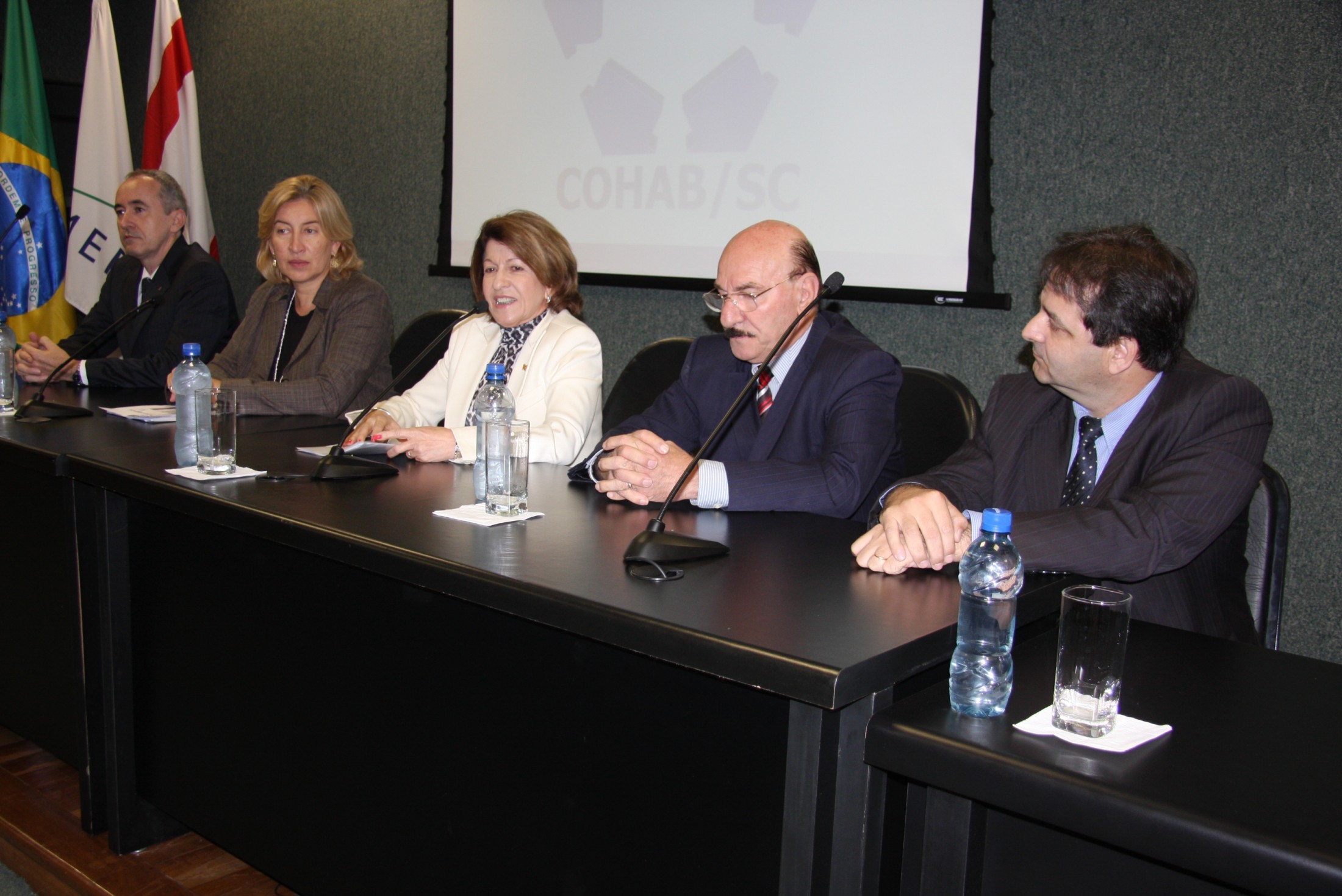 Reunião de trabalho da Companhia de Habitação do Estado de Santa Catarina (COHAB)
