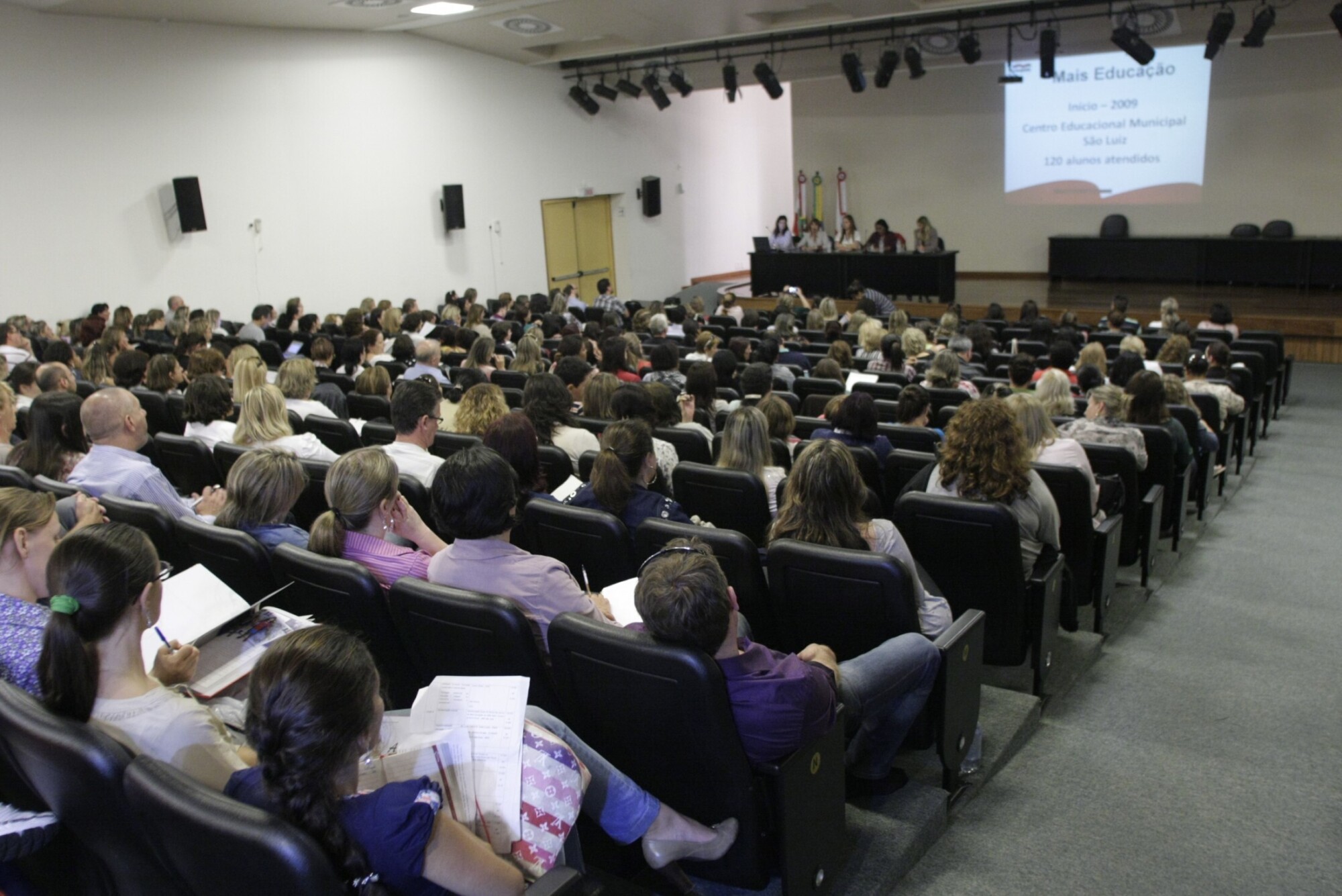 SED debate experiências concretas de ensino integral