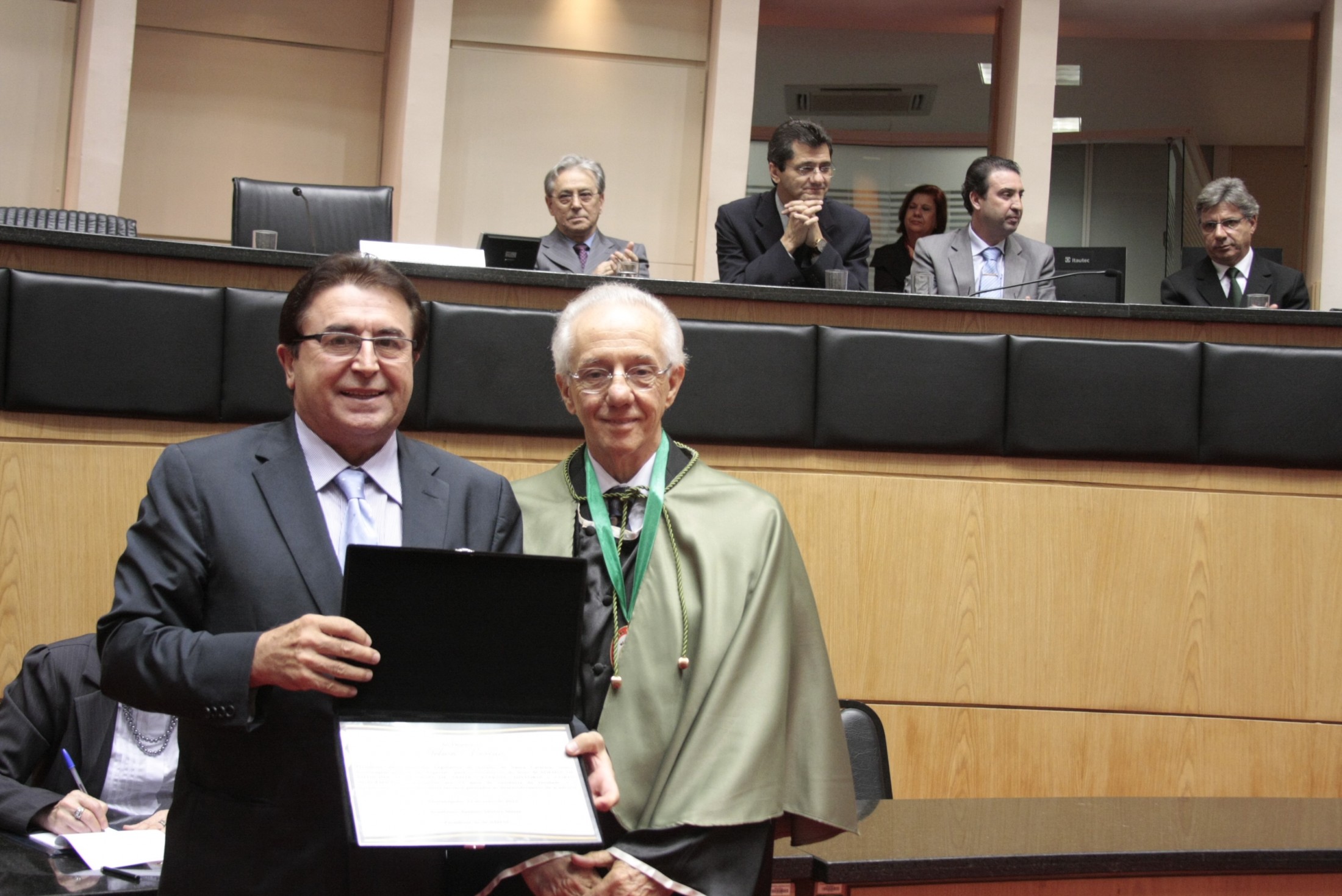 Alesc faz homenagem a Academia de Medicina de SC