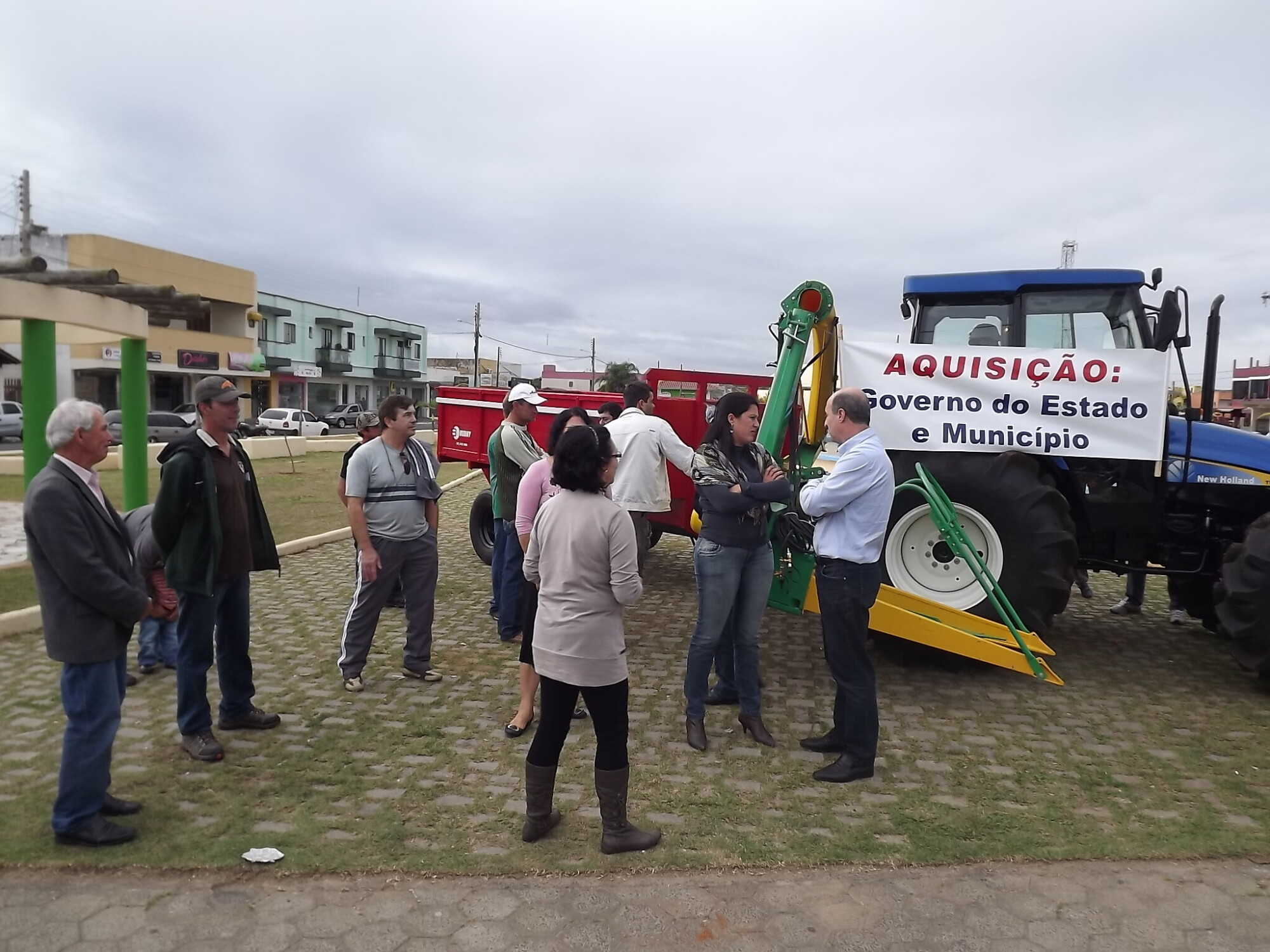 Deputado José Milton viabiliza máquina agrícola para Passo de Torres