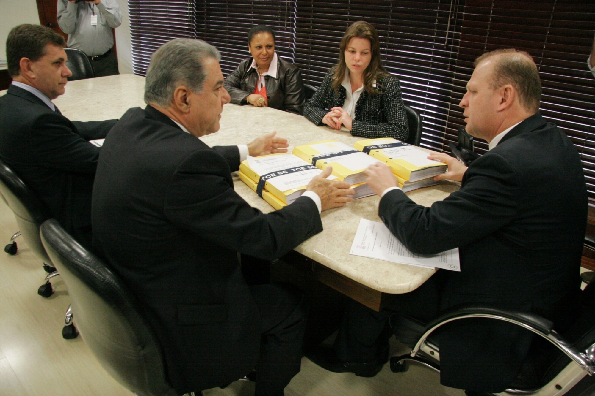 Legislativo recebe parecer das contas do Executivo