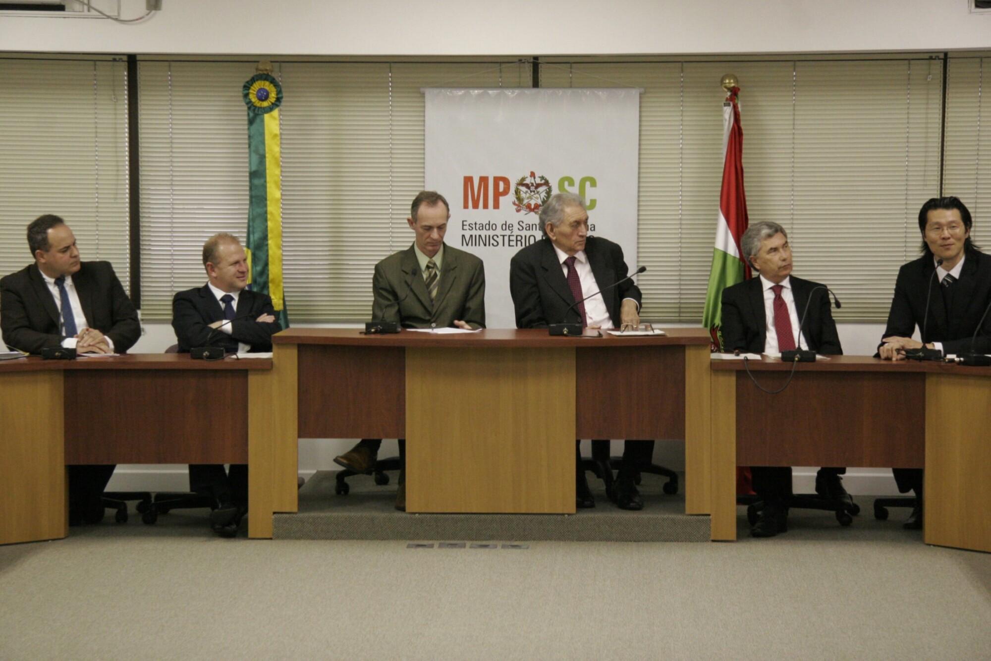 Reunião no Ministério Público sobre Adoção