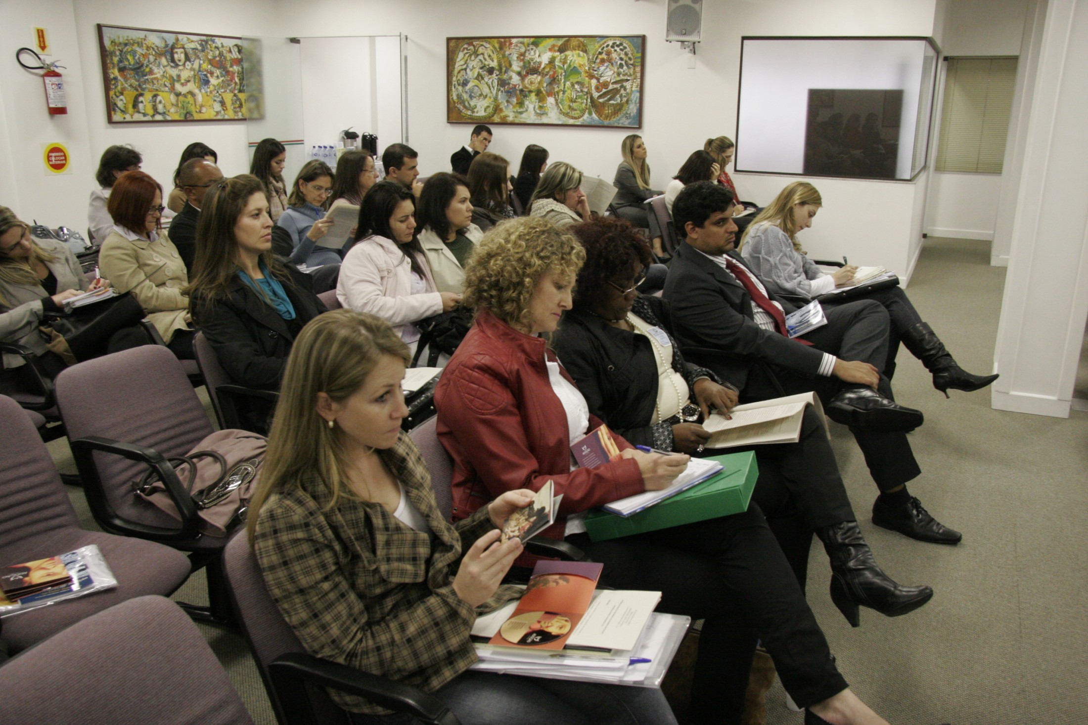 Reunião no Ministério Público sobre Adoção