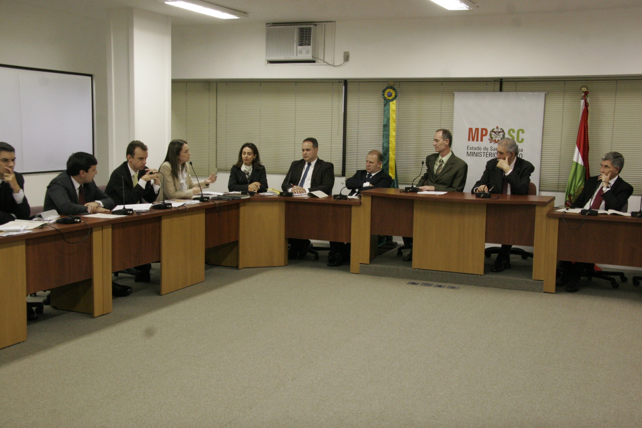 Reunião no Ministério Público sobre Adoção