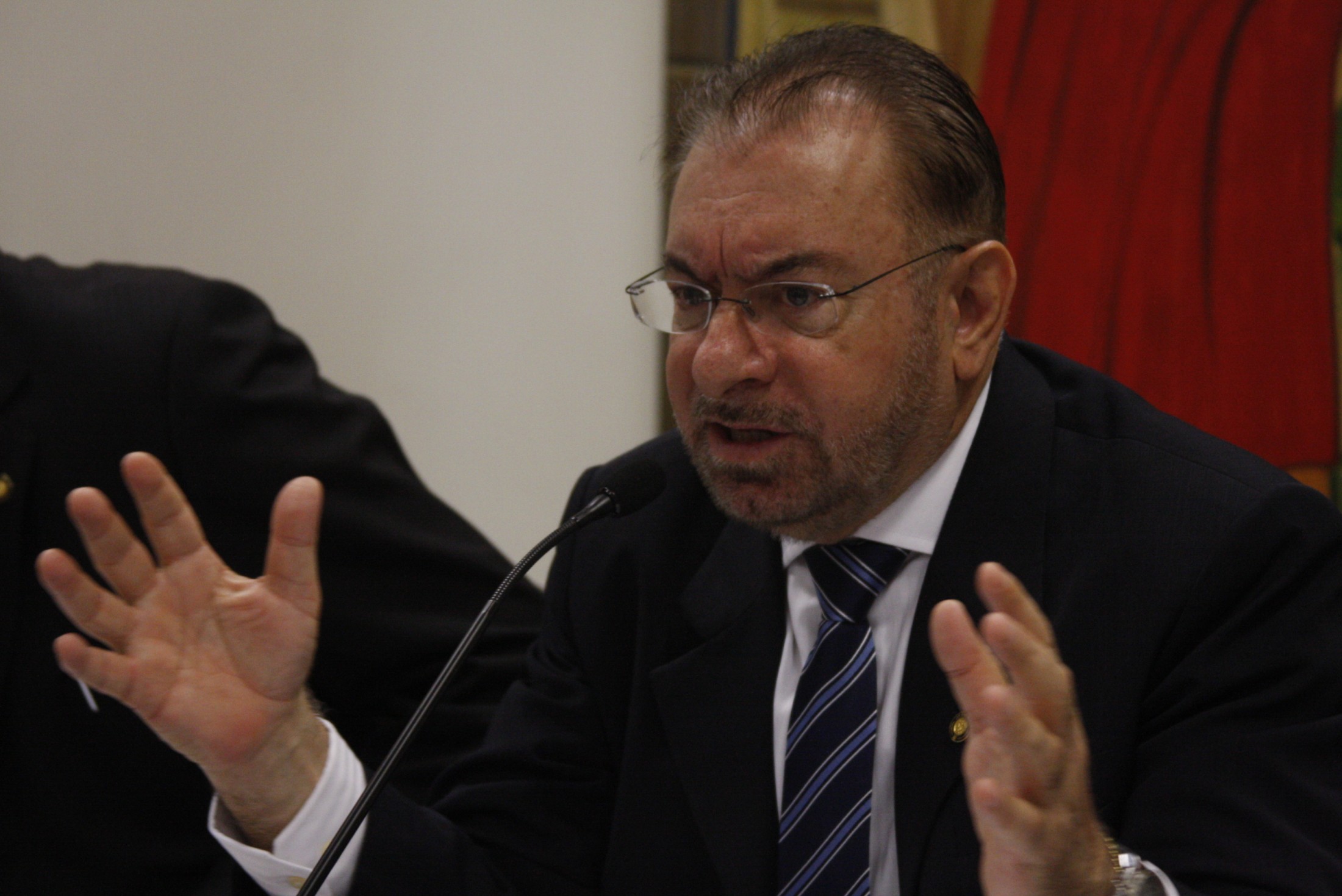 Em pauta: Programa Nacional das Redes de Atenção Básica em Saúde do Ministério da Saúde: Urgência e Emergência