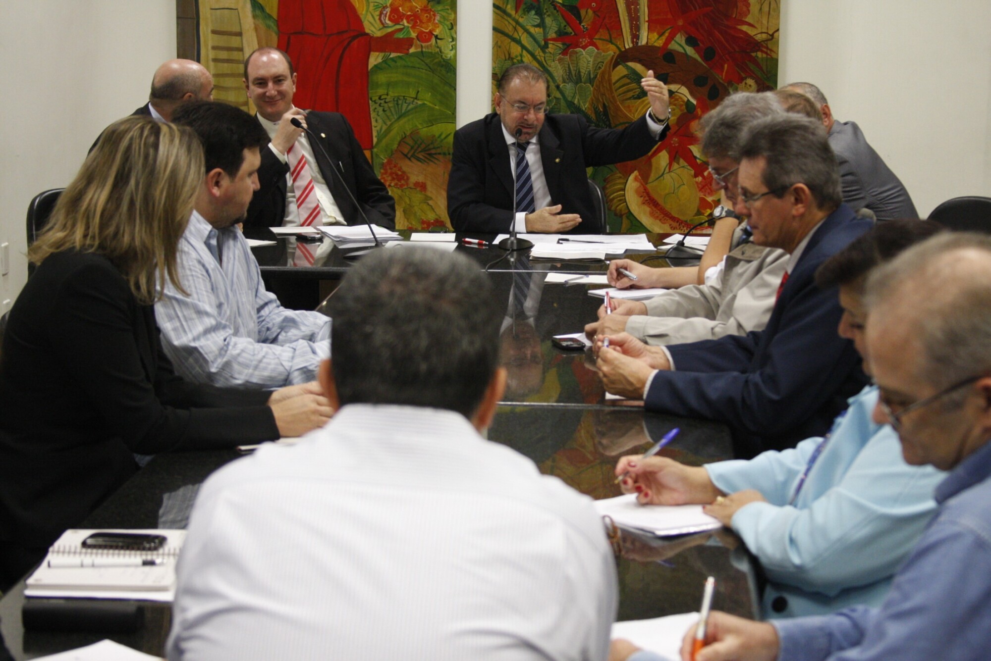 Em pauta: Programa Nacional das Redes de Atenção Básica em Saúde do Ministério da Saúde: Urgência e Emergência