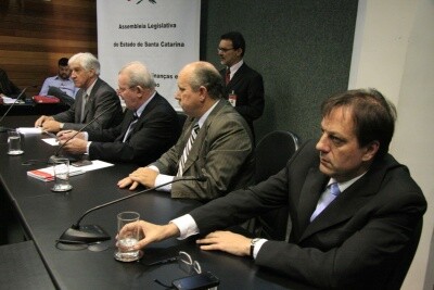 Dívida estadual com defensores dativos é pauta da Comissão de Finanças