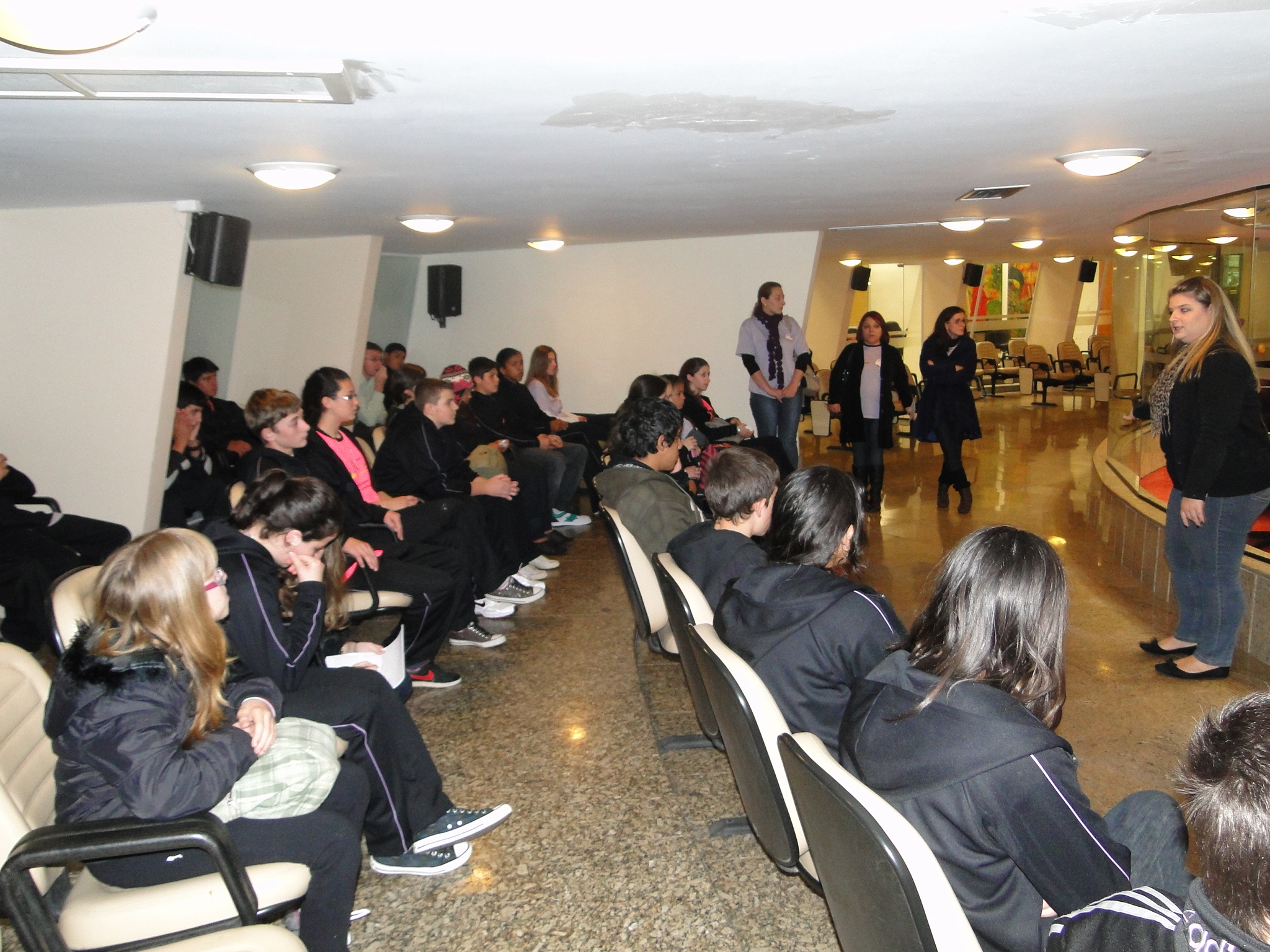 Alunos visitam Alesc para conhecer os trabalhos