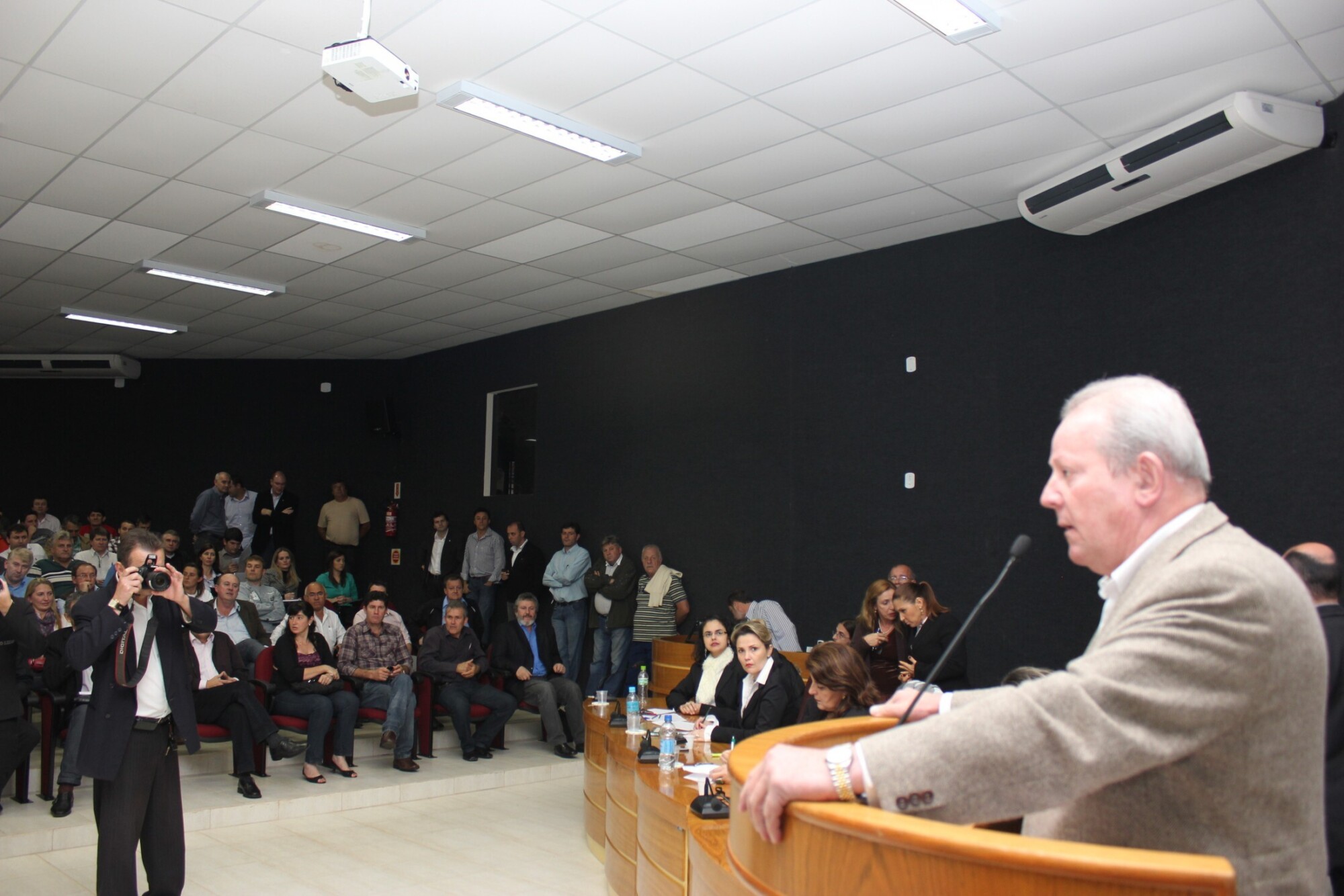 udiência pública sobre a Implantação de sistema de captação e armazenamento de água da chuva nas propriedades rurais atingidas pela estiagem em Santa Catarina