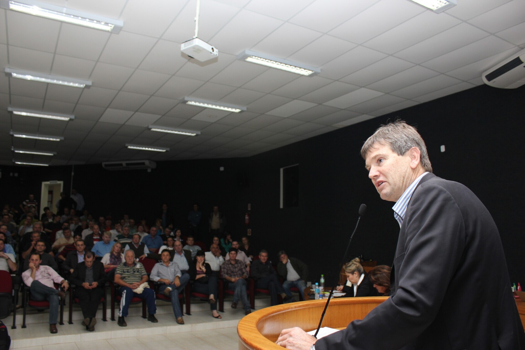 Lideranças do Oeste discutem como aplicar R$ 60 milhões em captação e armazenamento de água
