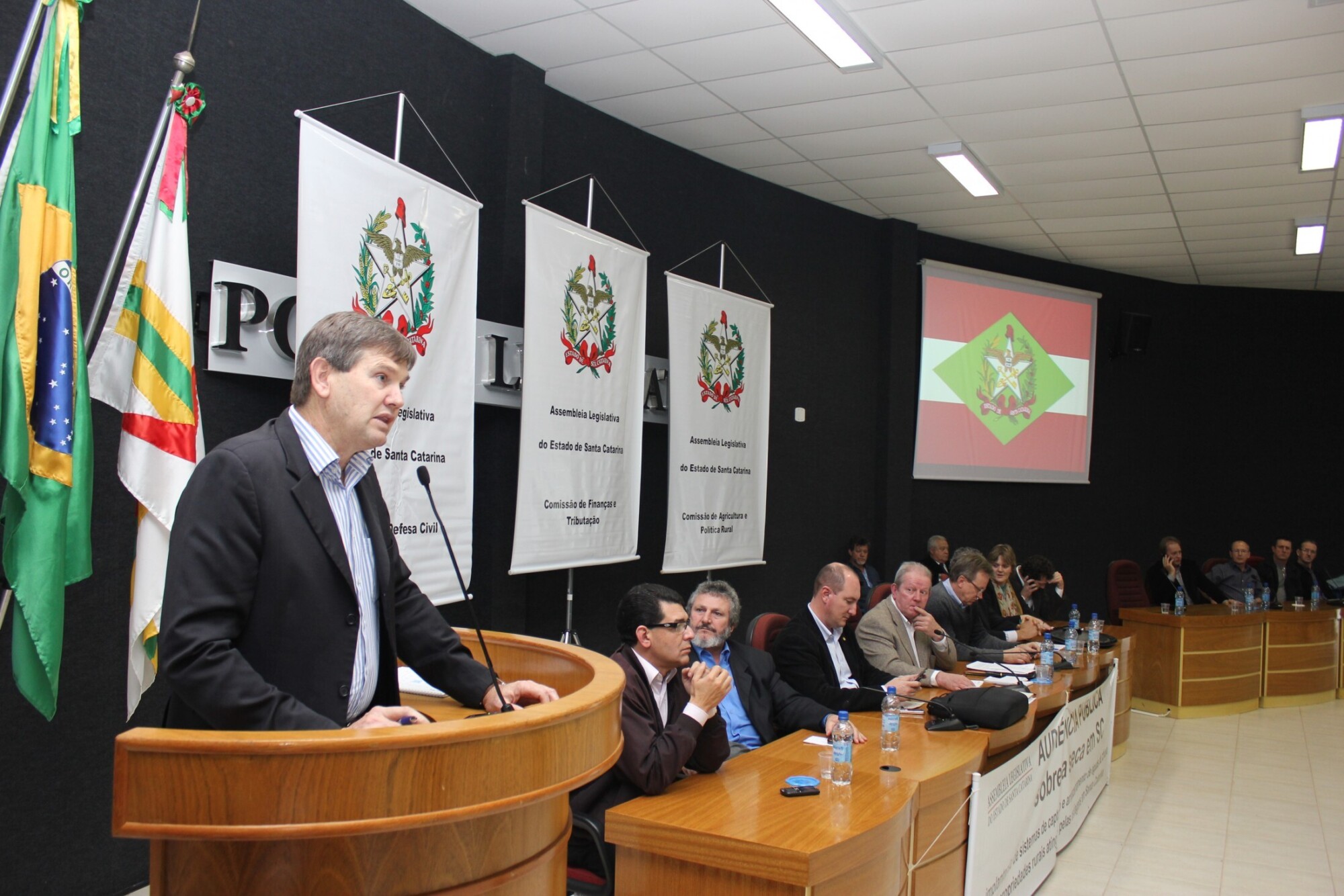 udiência pública sobre a Implantação de sistema de captação e armazenamento de água da chuva nas propriedades rurais atingidas pela estiagem em Santa Catarina