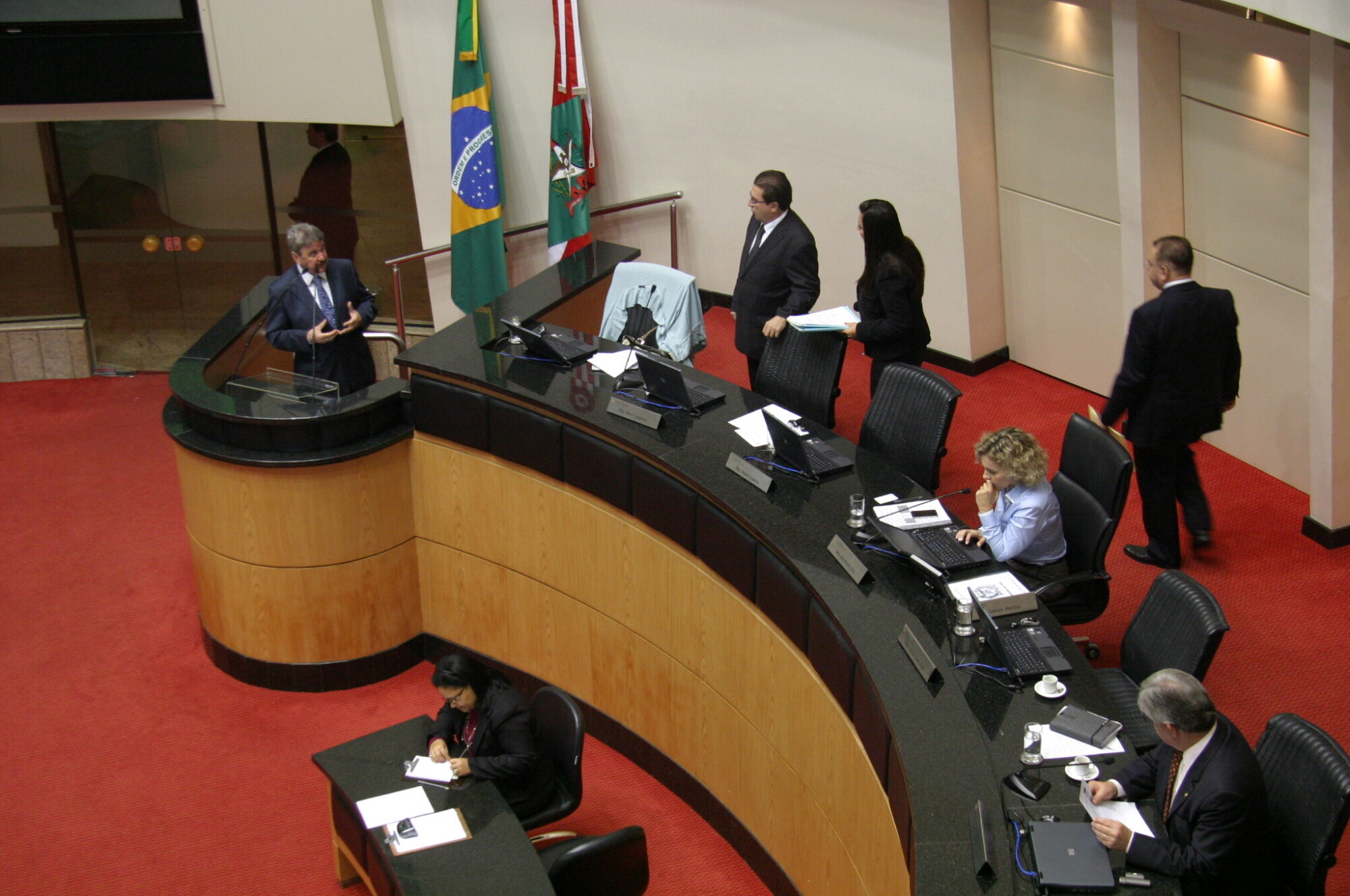 Assembleia transfere sessões nesta semana