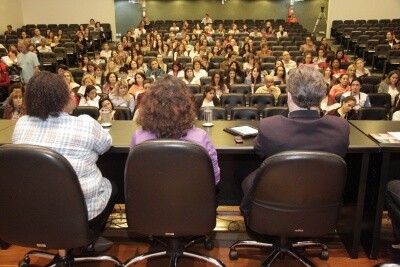 Assembleia sedia evento quer trata de combate à violência contra a mulher