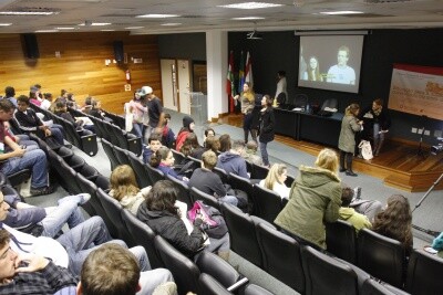 Debate desperta interesse de jovens pela política