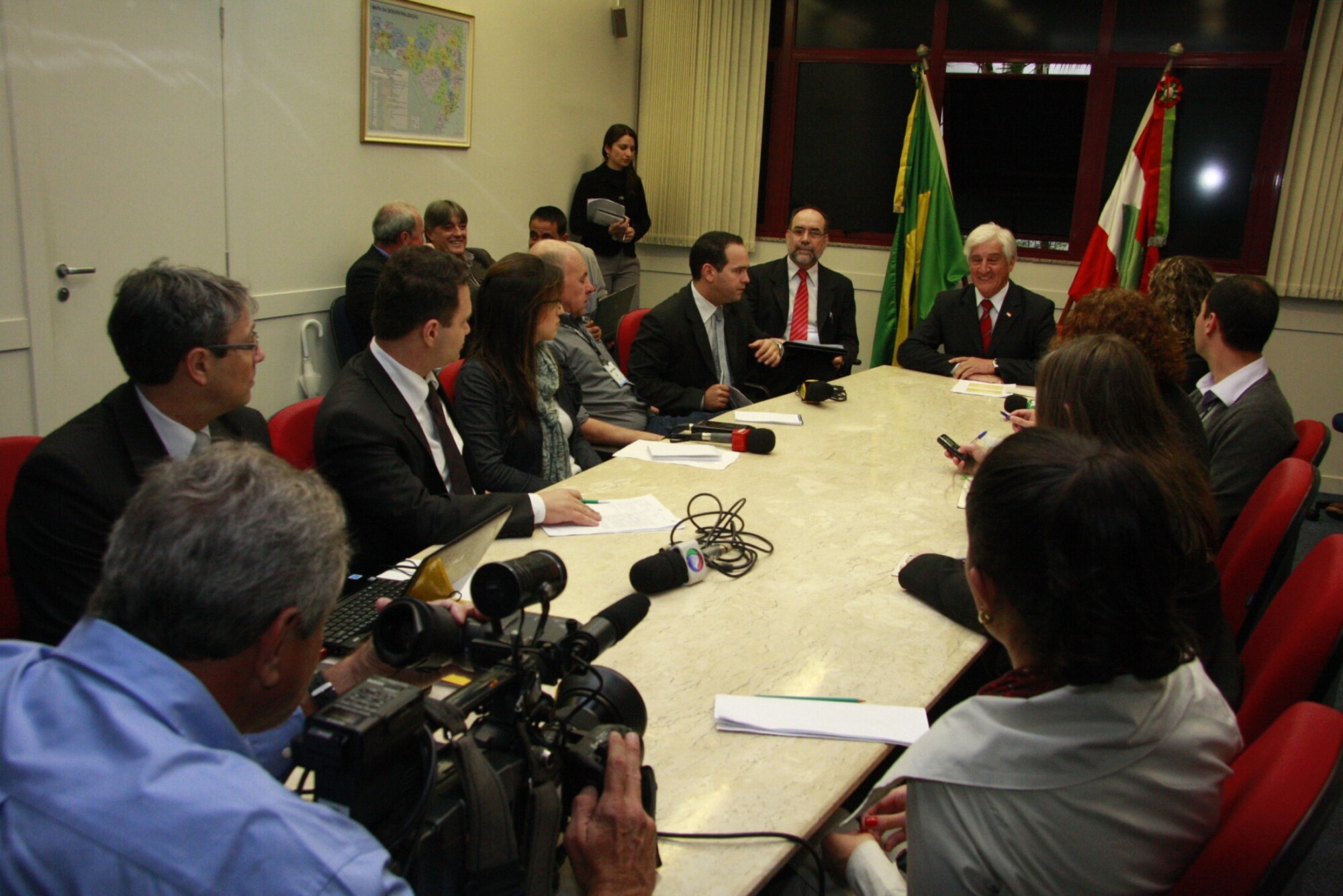 Executivo envia ao Legislativo Orçamento para 2013