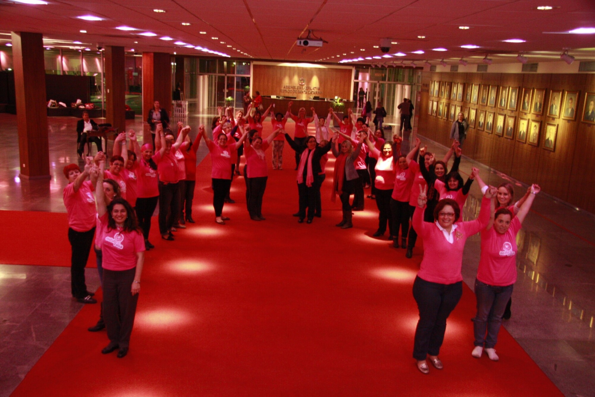 Outubro Rosa ilumina a Assembleia Legislativa