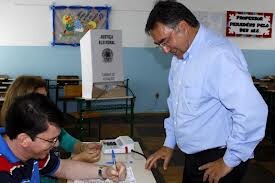 Governador vota em Lages e fala da importãncia das eleições