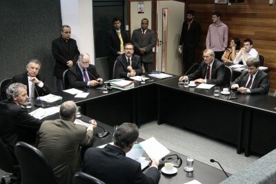 CCJ aprova PL que proíbe crianças de vender rifas
