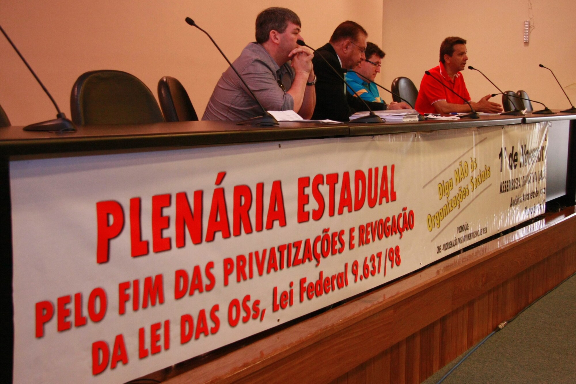 Servidores catarinenses pedem o fim da Lei das Organizações Sociais