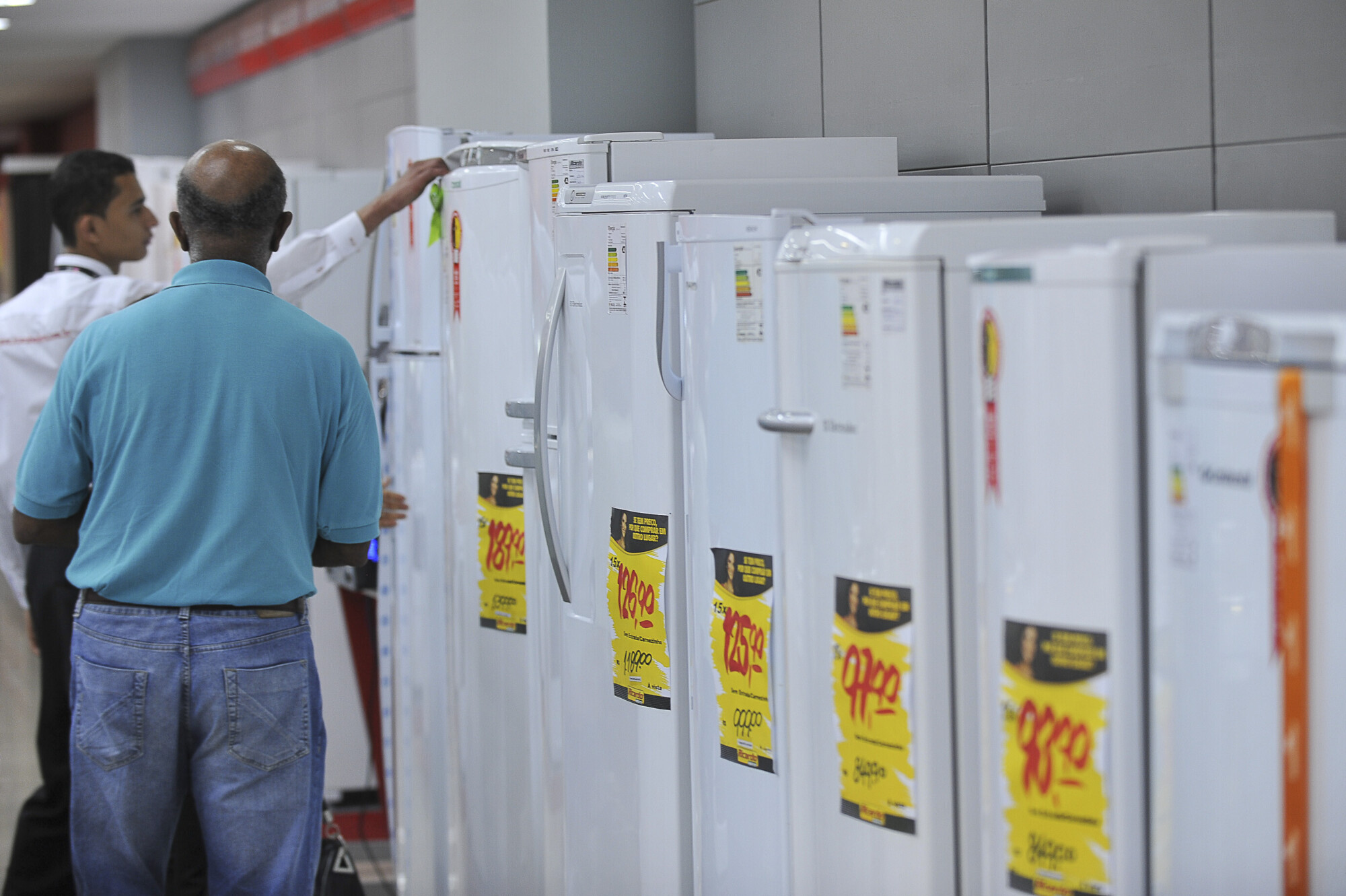 Consumidores da Celesc podem comprar eletros com 50% de desconto