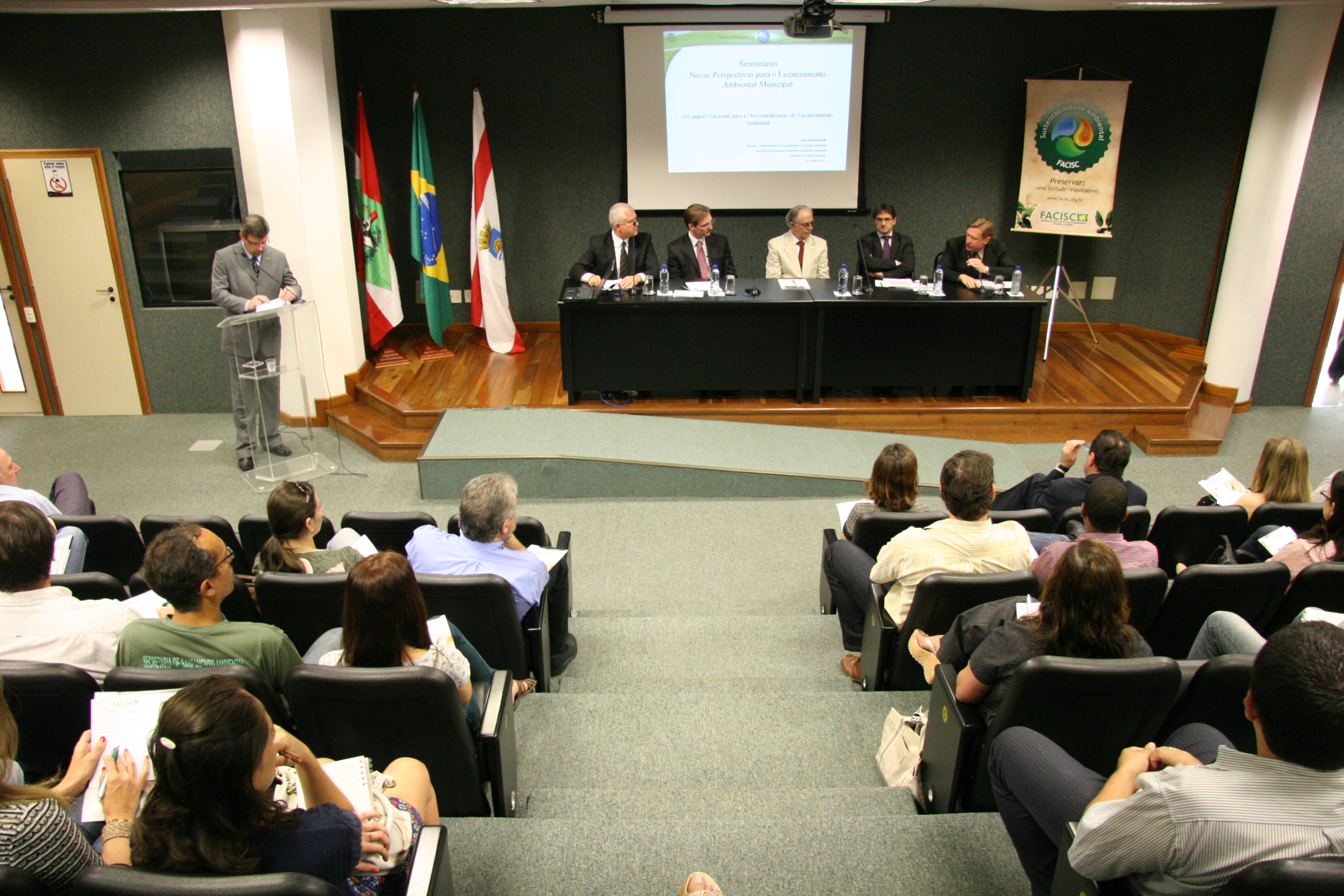 Seminário Novas Perspectivas sobre o Licenciamento Ambiental Municipal, promovido em conjunto entre a FACISC e FECAM - Foto: Miriam Zomer