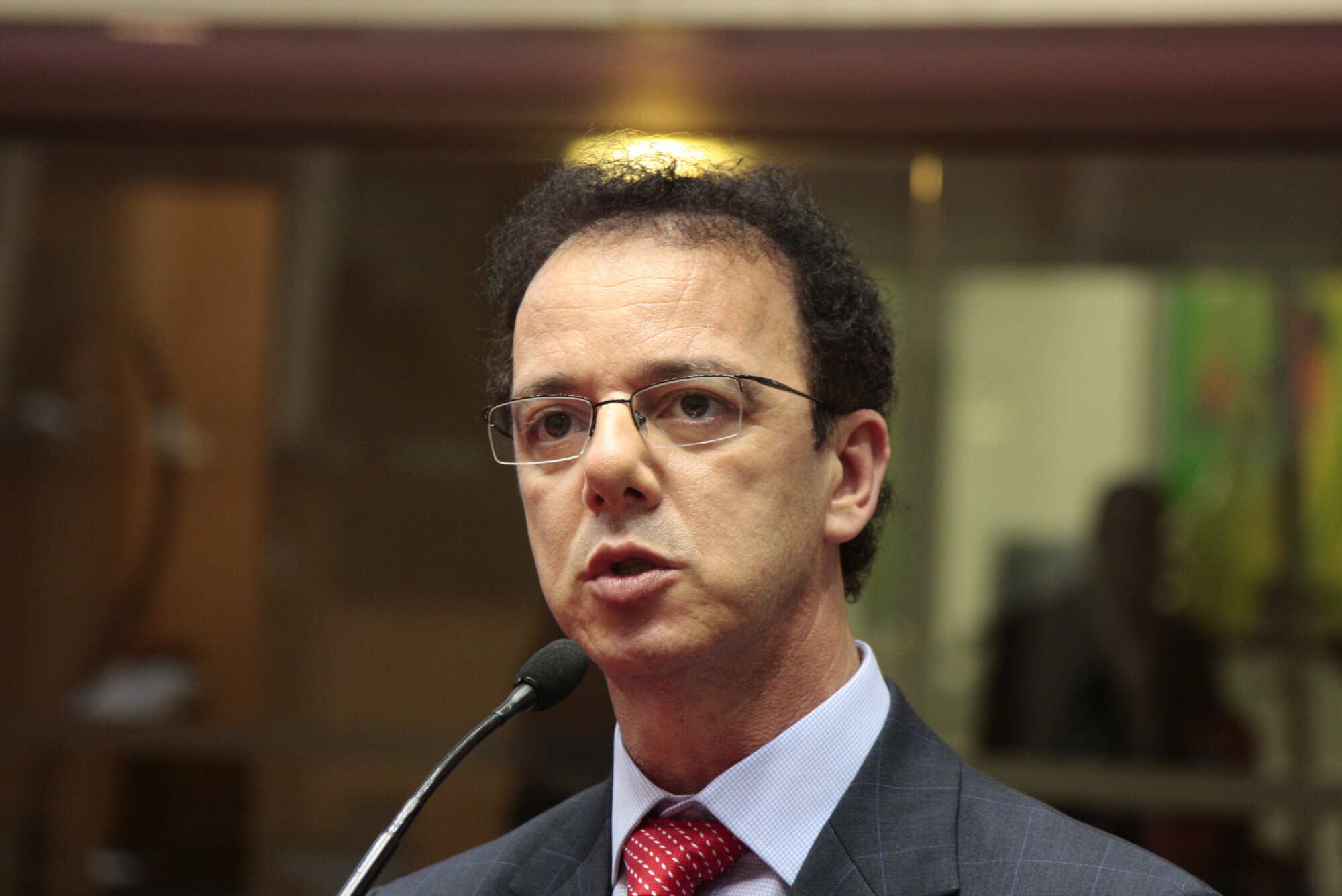 Nova distribuição dos royalties é comentada em plenário