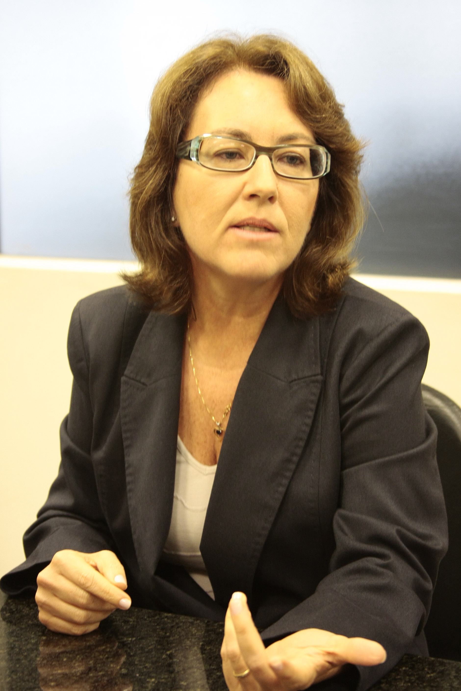 Celina Macedo - Dra. em Linguística pela Ufsc