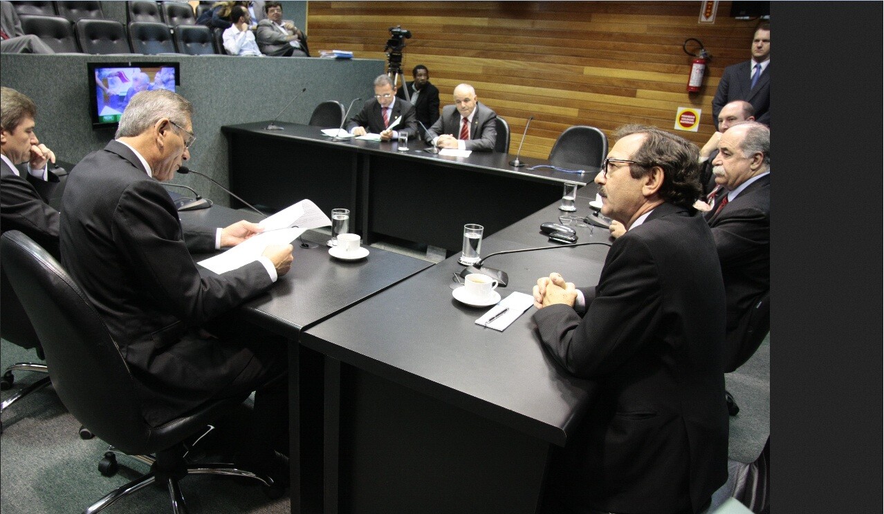 CCJ aprova reserva de vagas para deficientes e fim de limites na verba para pesquisas agropecuárias