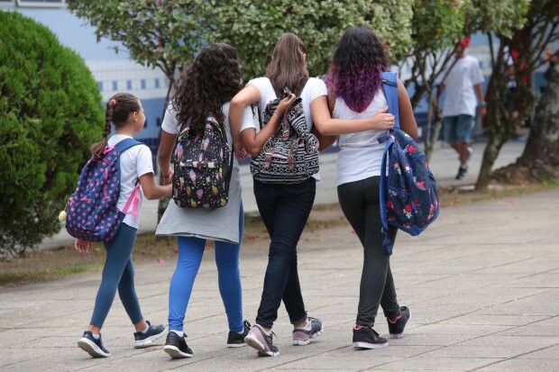 Programa da Escola do Legislativo promove debate sobre política entre jovens