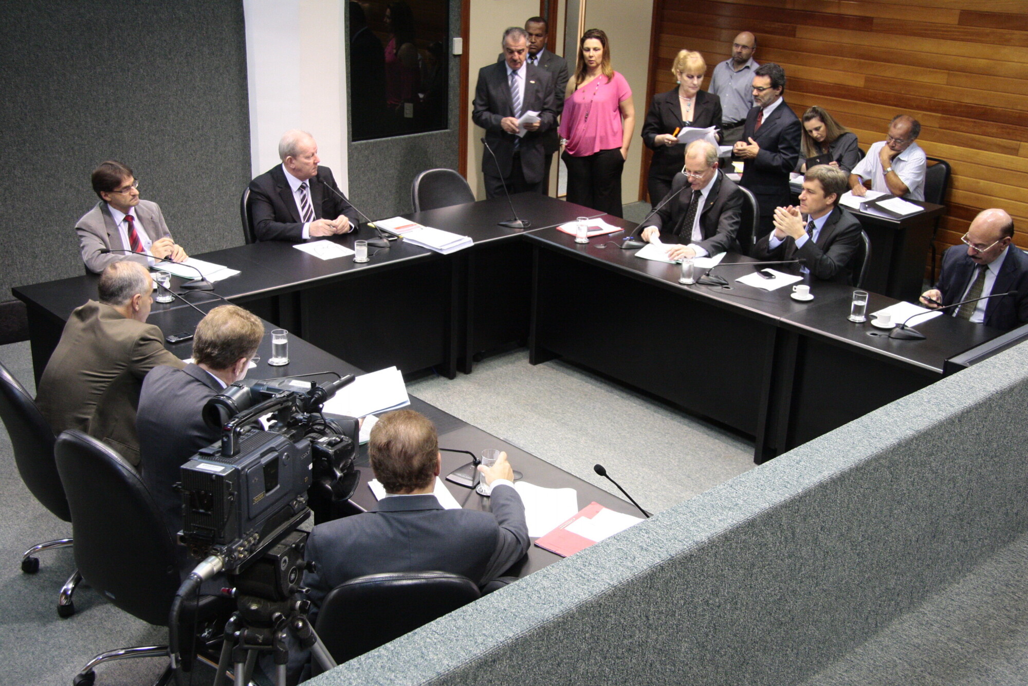 Comissão aprova dois projetos relacionados ao direito do consumidor