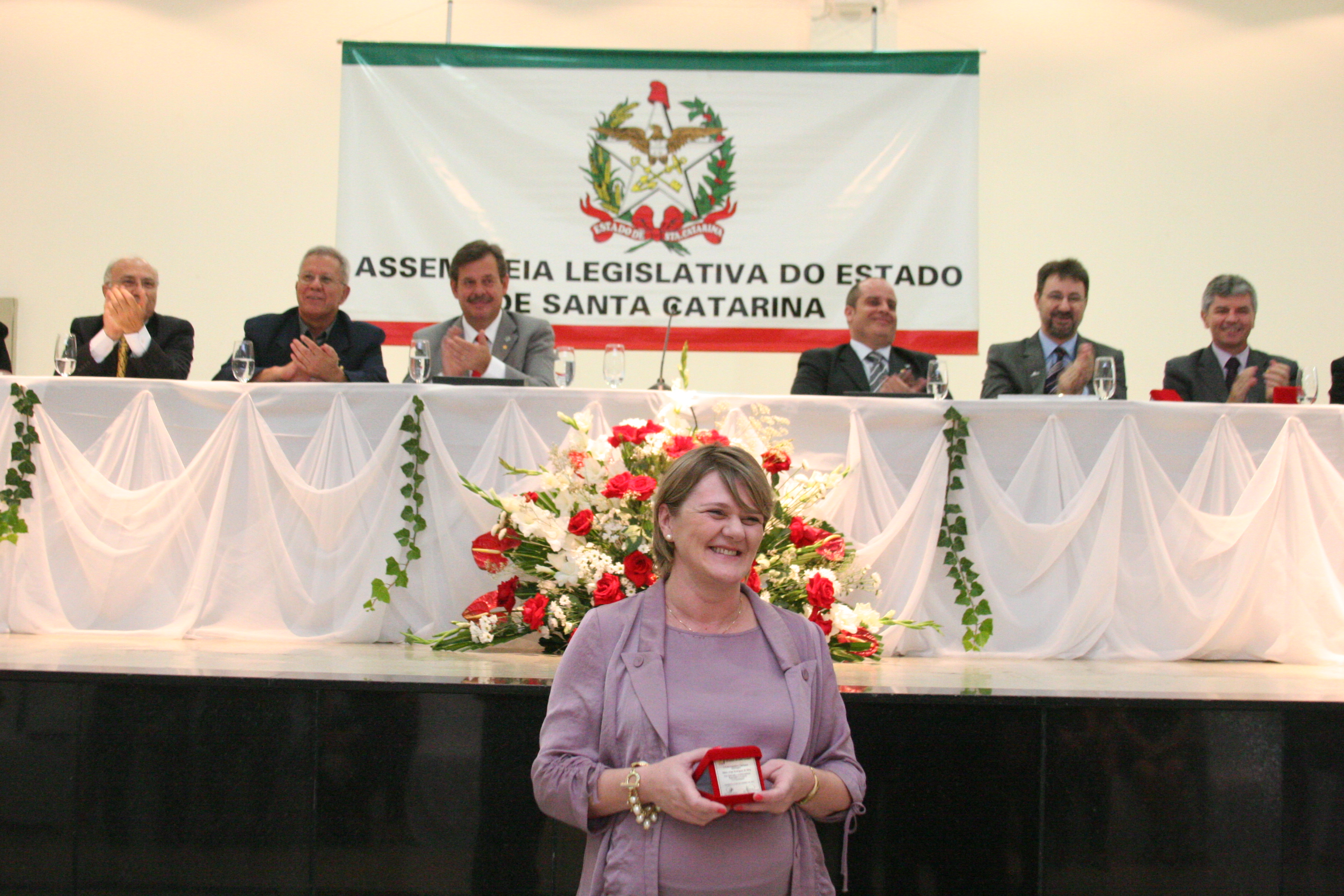 Sessão Solene em homenagem a UNOCHAPECÓ pela passagem dos seus 10 anos de fundação e a Fundação Universitária do Desenvolvimento do Oeste - FUNDESTE pela passagem dos seus 42 anos de fundação