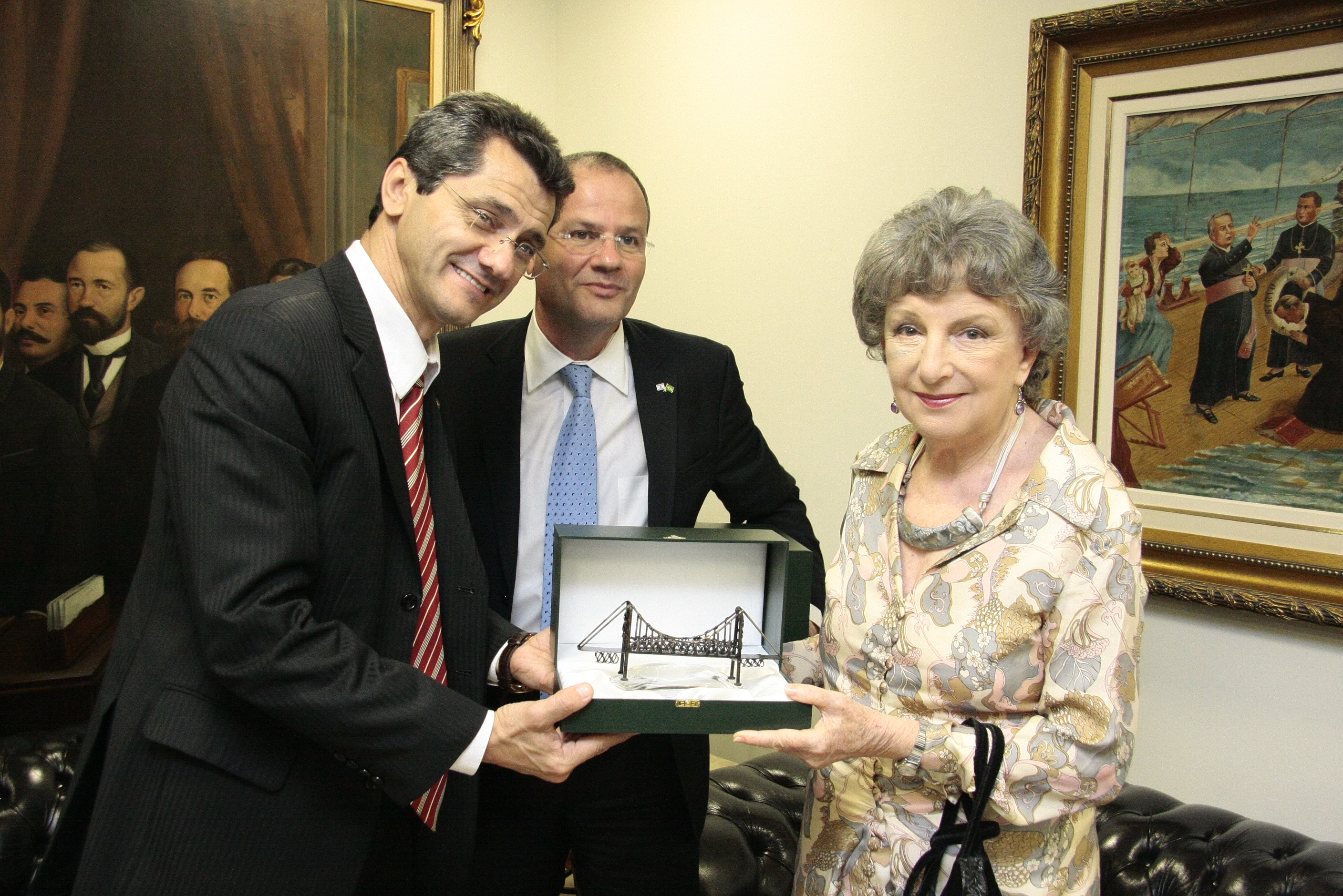 Dep Jailson Lima recebe a visita do Consul Geral de Israel Ilan Sztulman e da Pres. da Associação Israelita Catarinense Leonor Scliar Cabral. Foto: Carlos Kilian