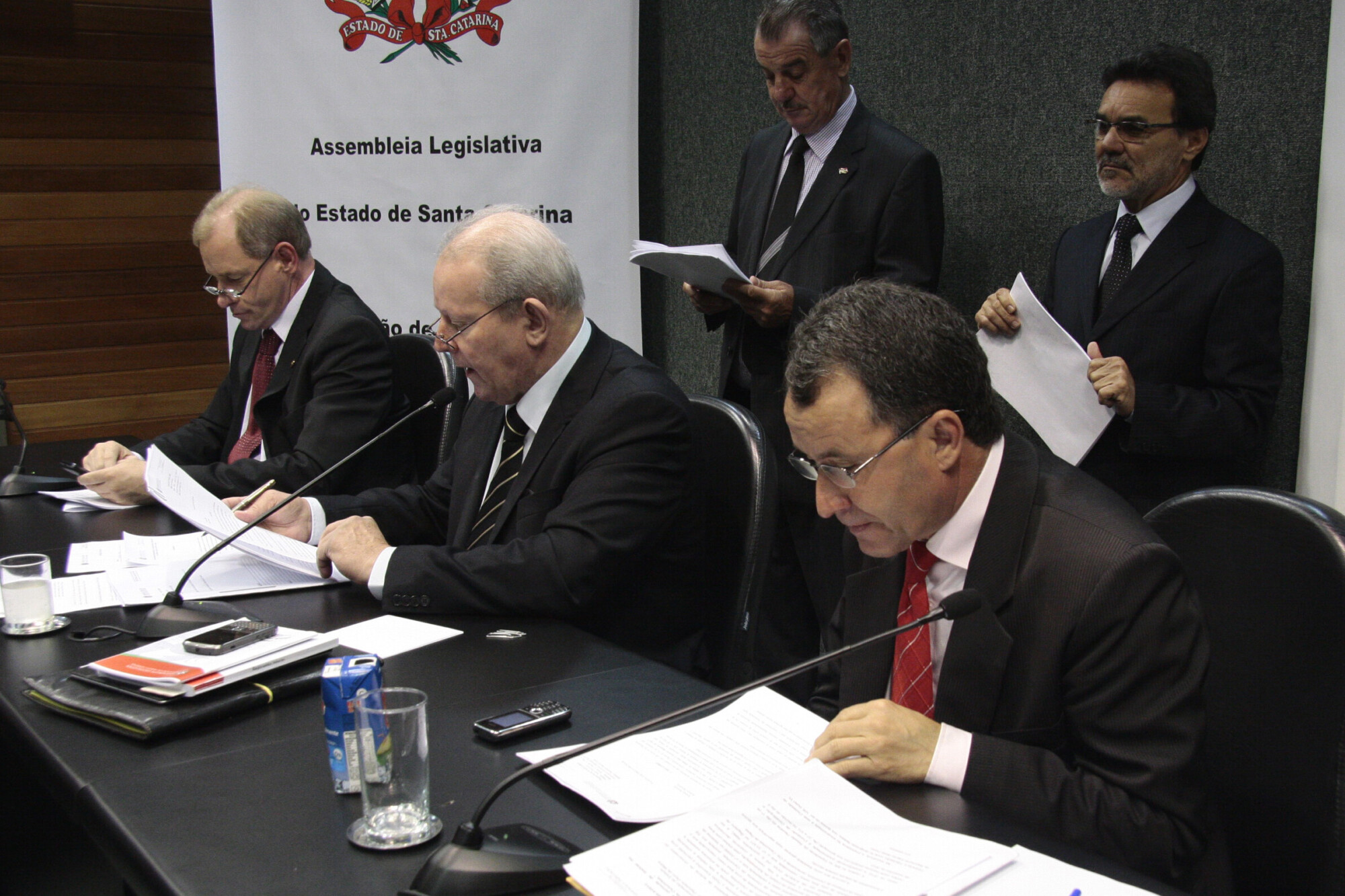 Finanças aprova relatório preliminar do Orçamento do Estado para 2013