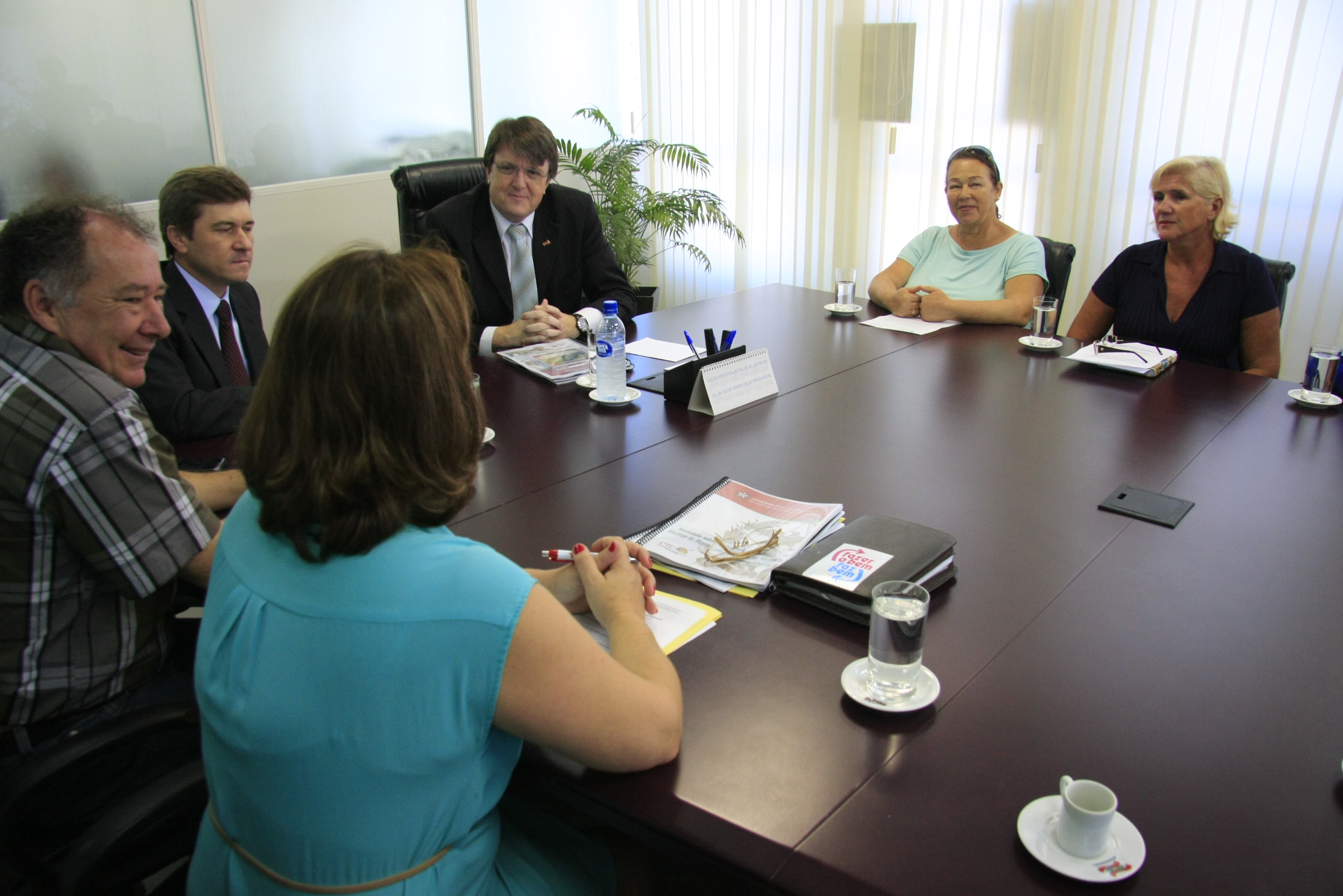 Reunião da Comissão de Defesa dos Diretos da Pessoa com Deficiência com o Secretário de Educação Eduardo Deschamps. Foto: Miriam Zomer