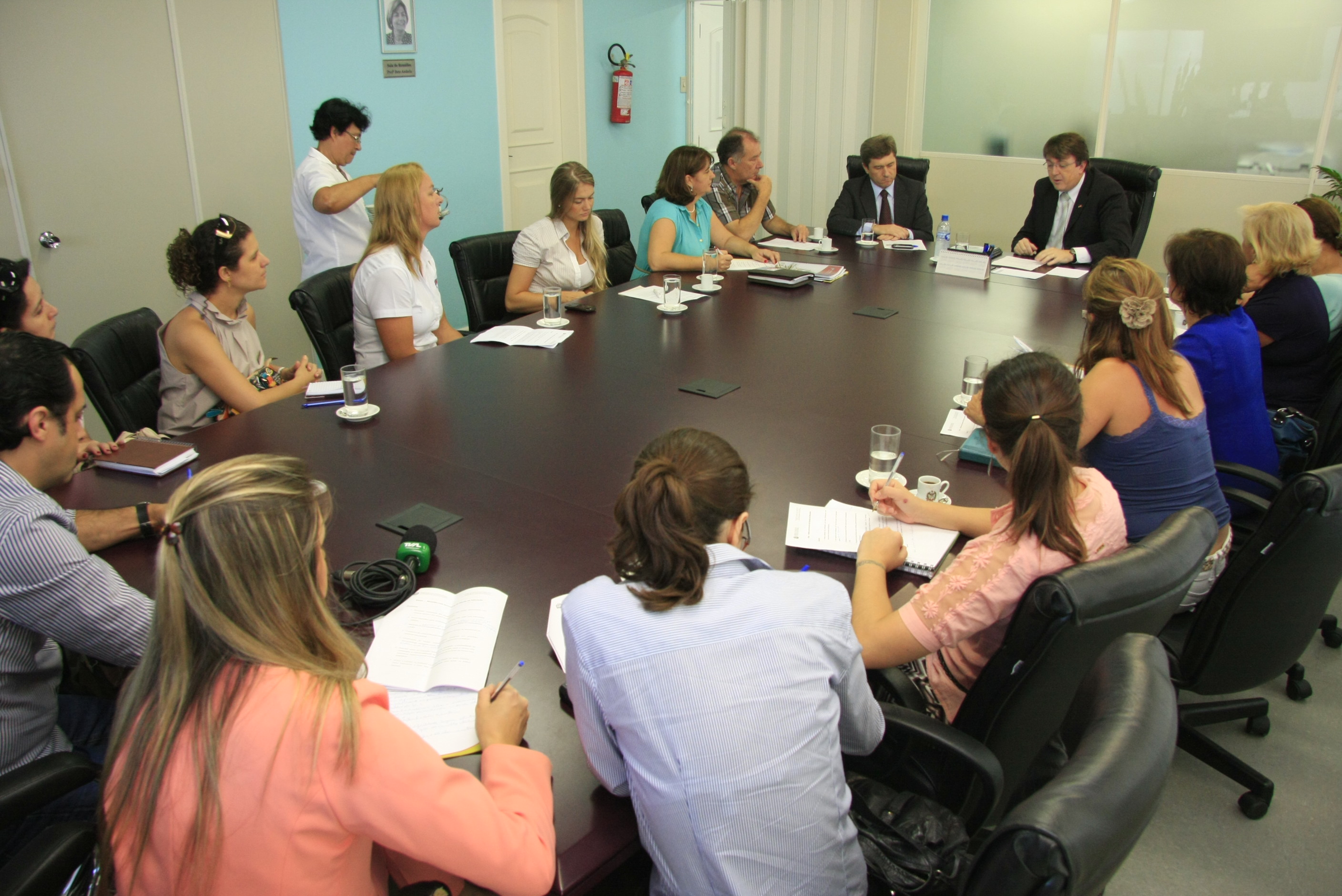 Reunião da Comissão de Defesa dos Diretos da Pessoa com Deficiência com o Secretário de Educação Eduardo Deschamps. Foto: Miriam Zomer