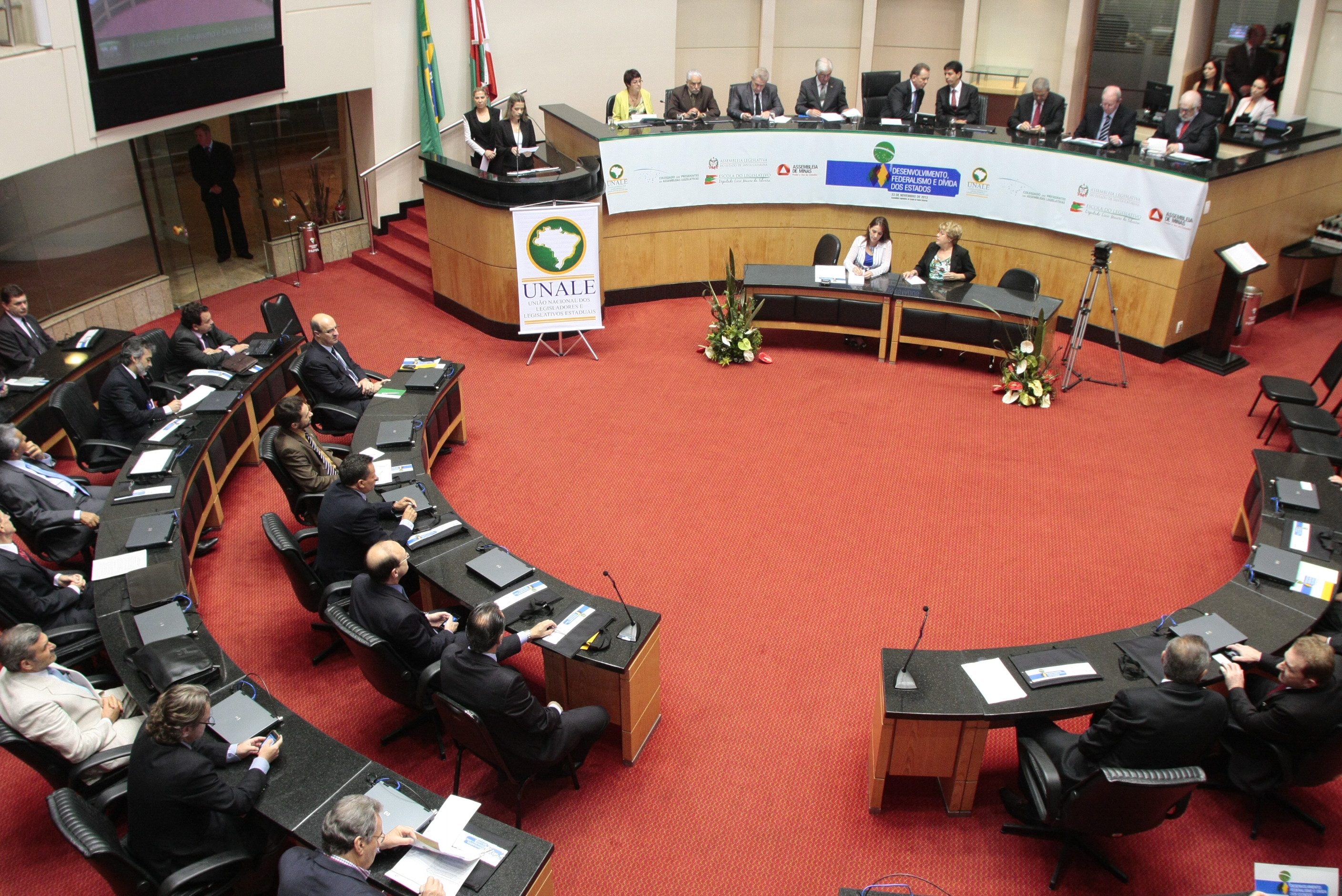 Fórum da UNALE - Desenvolvimento, Federalismo e Dívidas dos Estados: Centralização do Poder e Dívida dos Estados. FOTO: Miriam Zomer