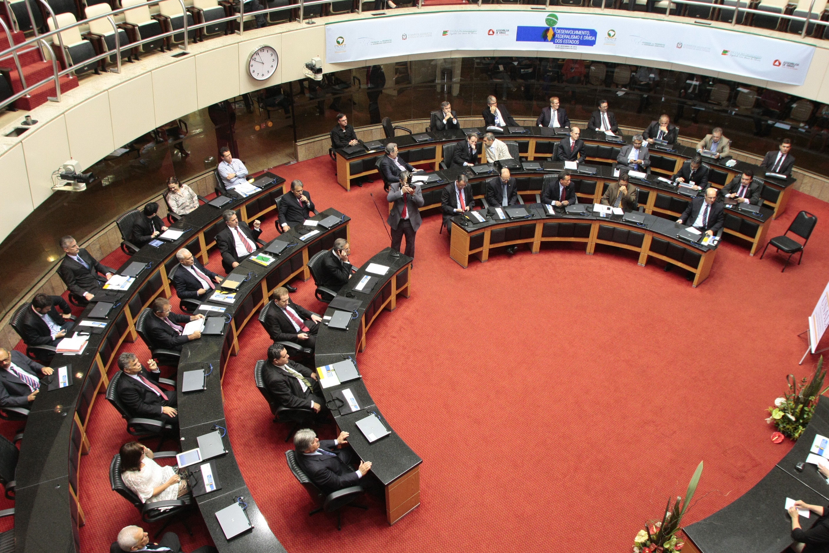 Fórum da UNALE - Desenvolvimento, Federalismo e Dívidas dos Estados: Centralização do Poder e Dívida dos Estados. FOTO: Miriam Zomer