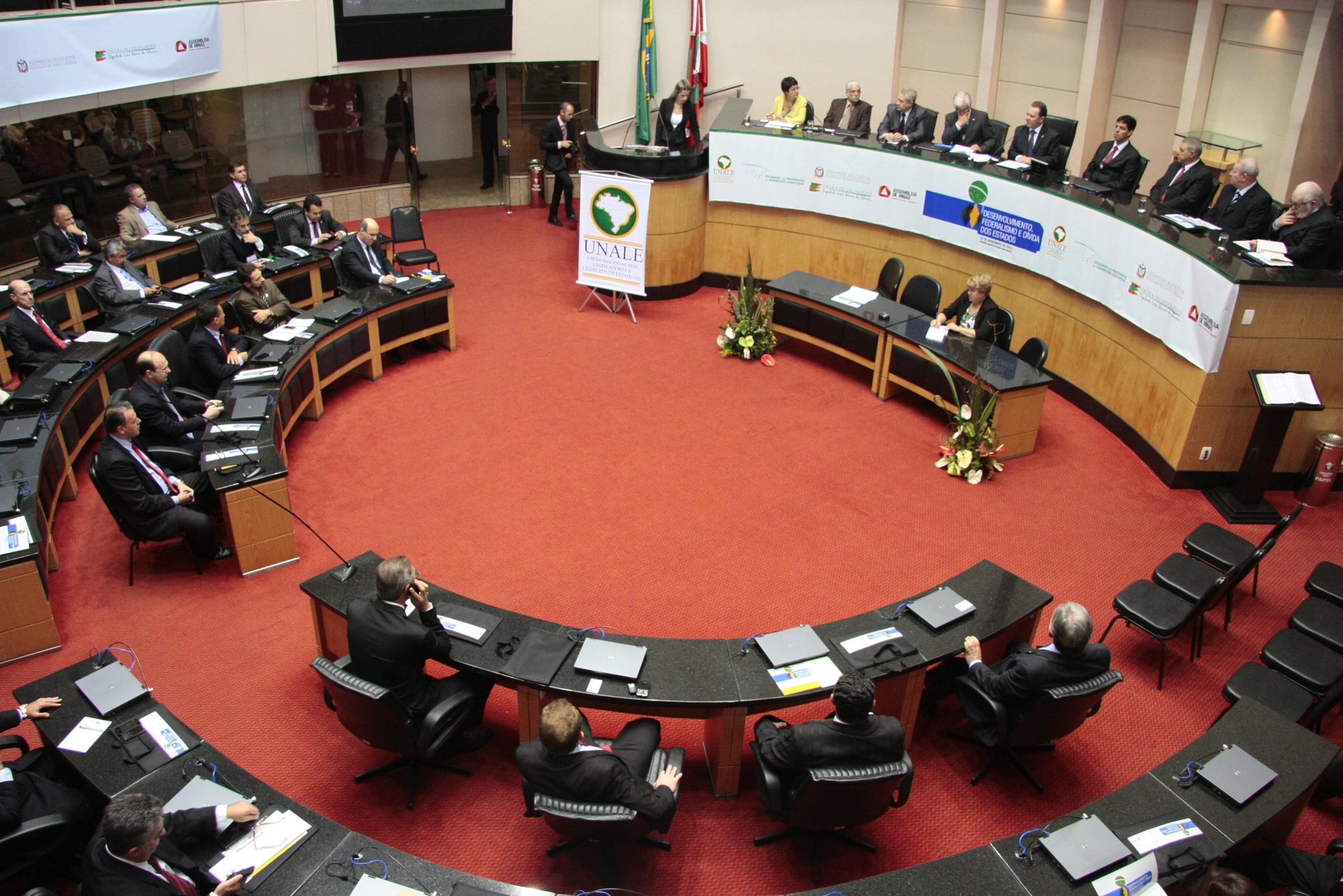 Fórum da UNALE - Desenvolvimento, Federalismo e Dívidas dos Estados: Centralização do Poder e Dívida dos Estados. FOTO: Miriam Zomer