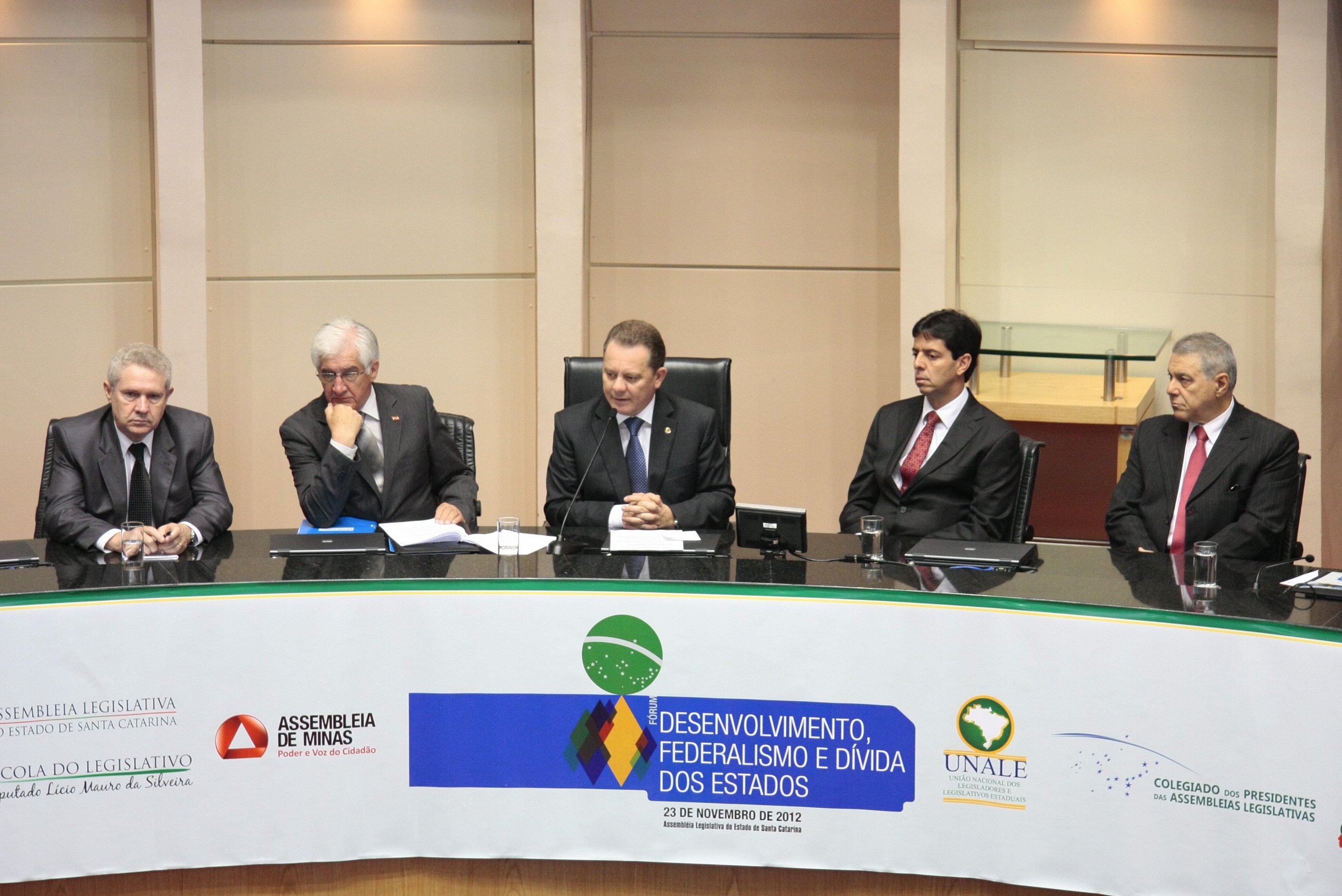 Fórum da UNALE - Desenvolvimento, Federalismo e Dívidas dos Estados: Centralização do Poder e Dívida dos Estados. FOTO: Miriam Zomer