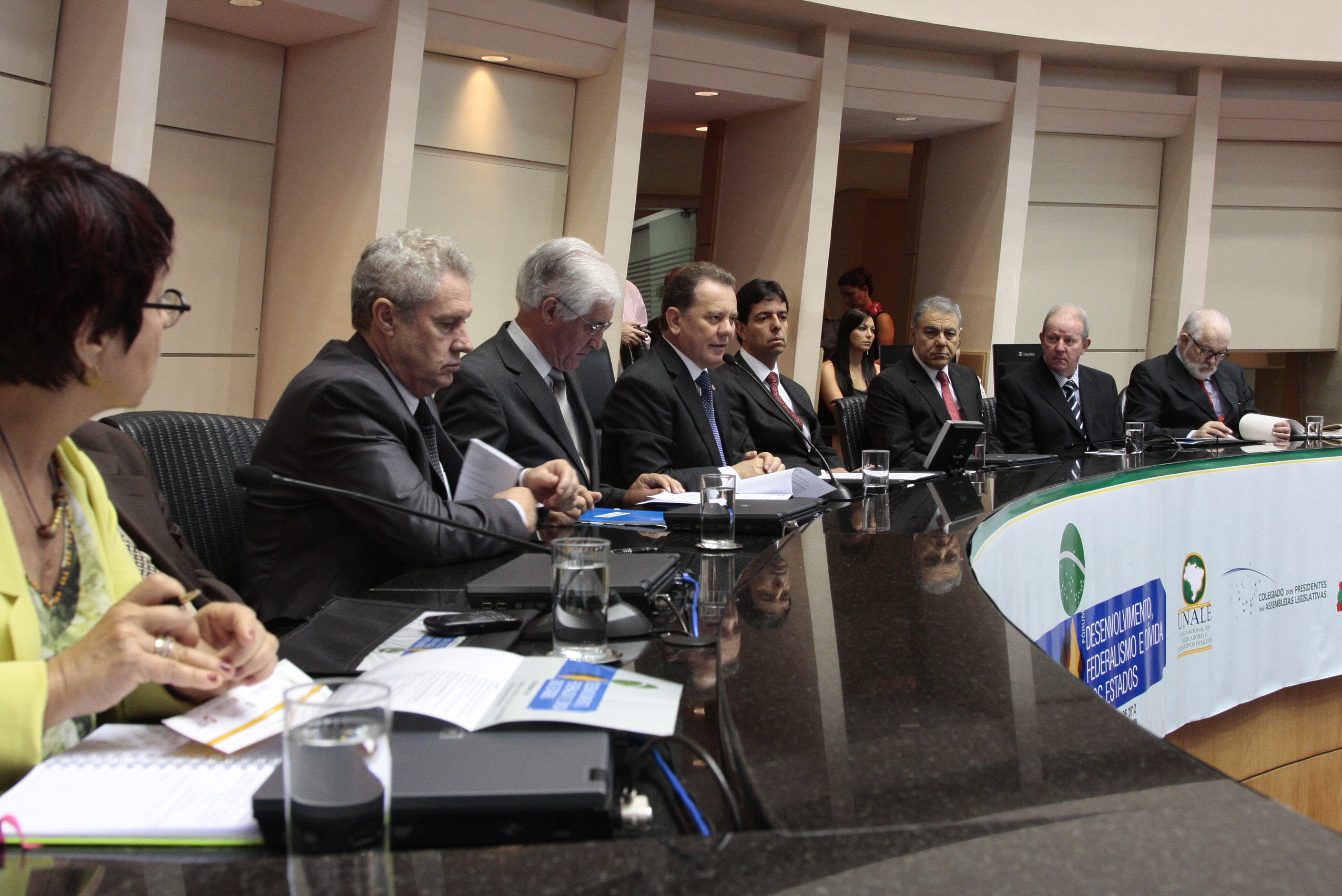 Fórum da UNALE - Desenvolvimento, Federalismo e Dívidas dos Estados: Centralização do Poder e Dívida dos Estados. FOTO: Solon Soares