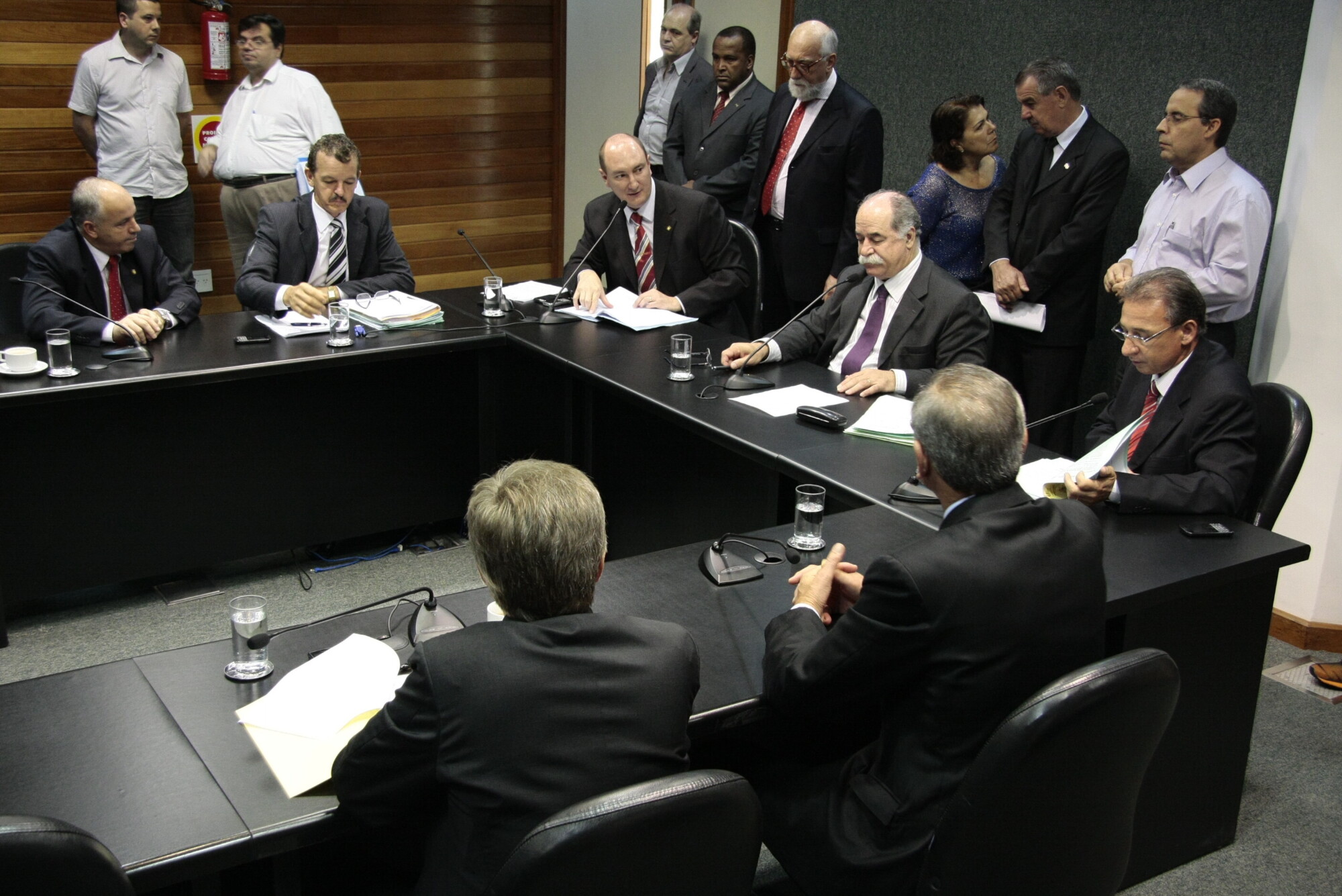 CCJ aprova projeto que cria programa para reinserção de egressos do sistema prisional na sociedade