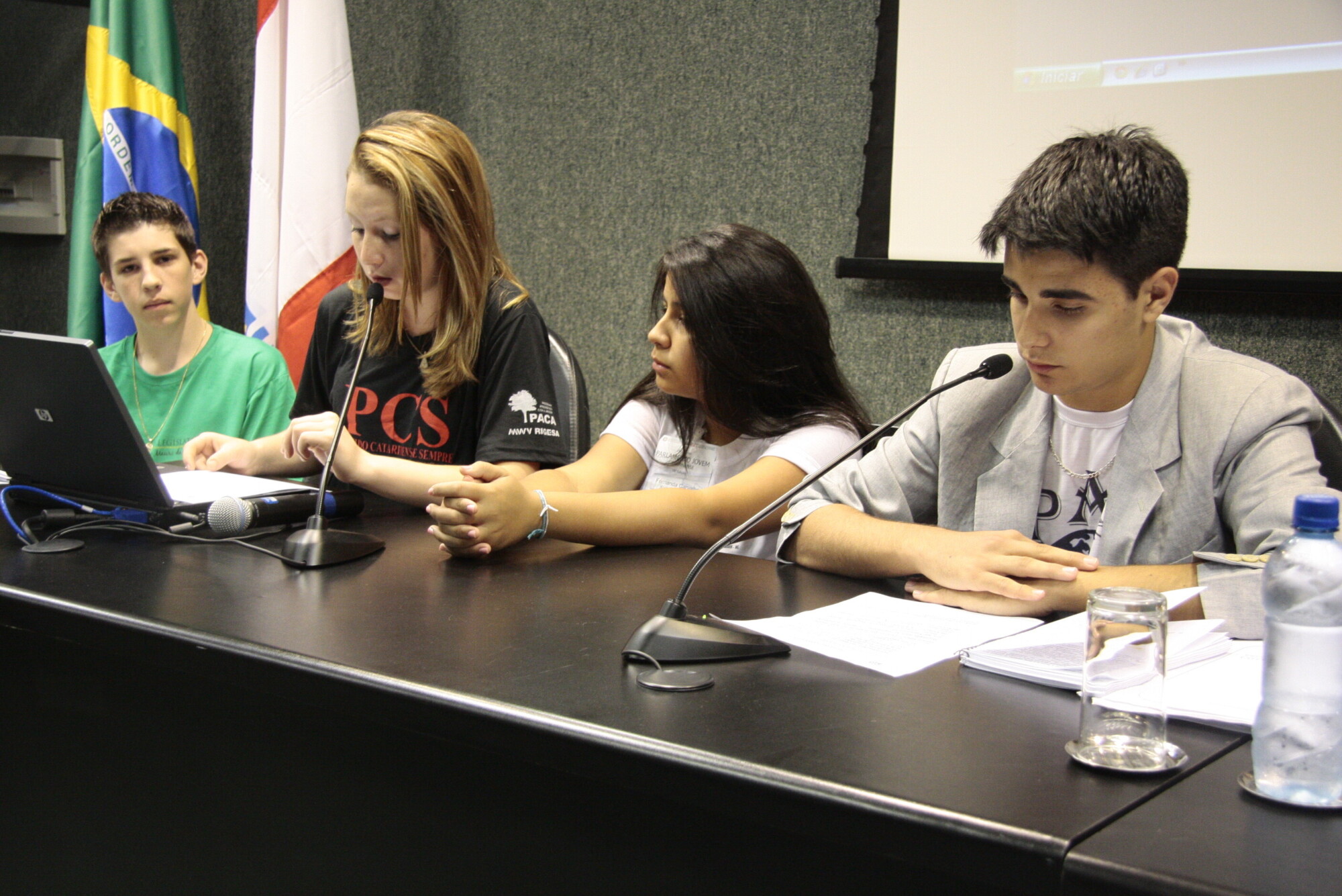Estudantes apreciam projetos na 14ª edição do programa