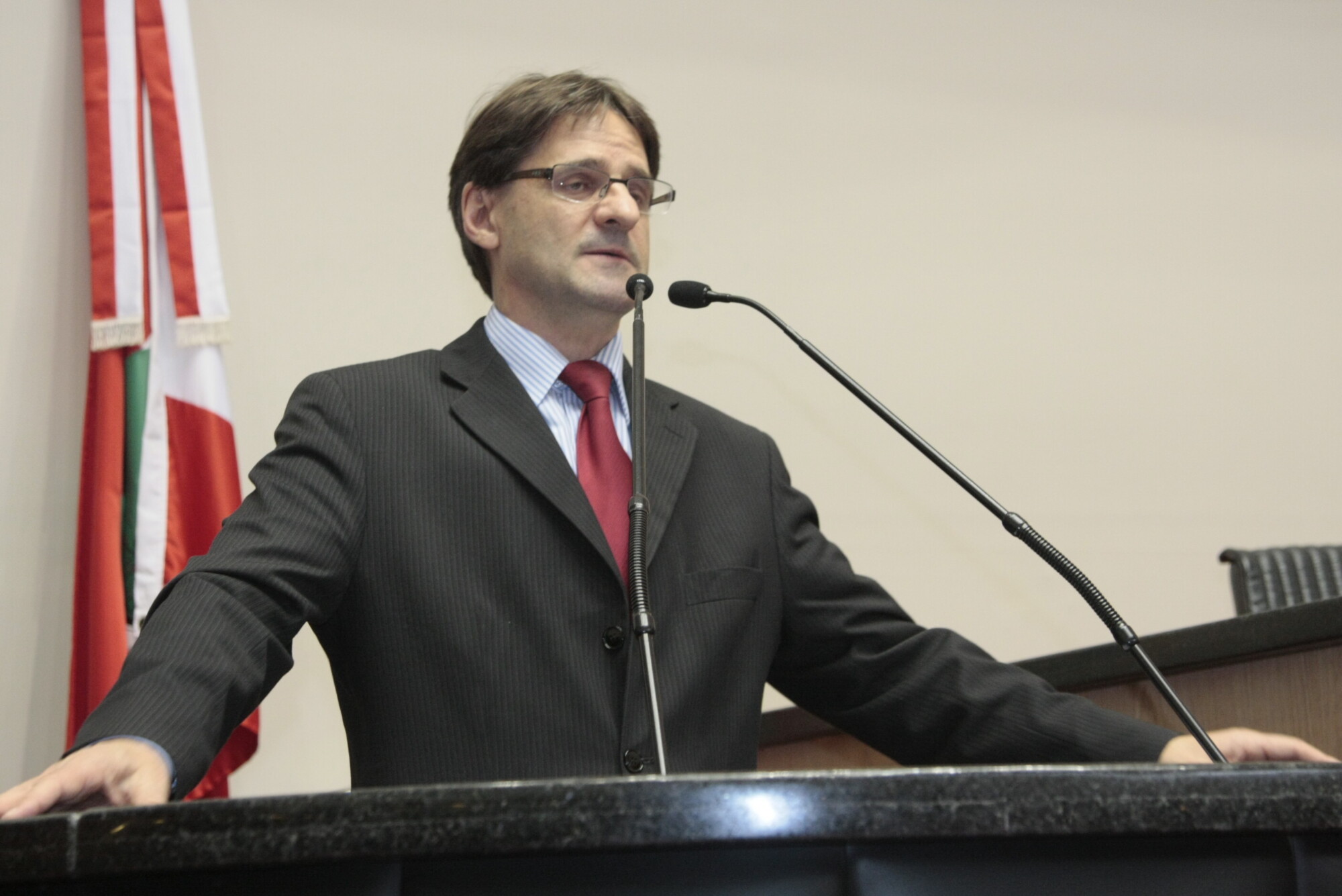 Dos Gabinetes – Emendas de Saretta para 2013 prevêem recursos para a saúde e pavimentação de estrada