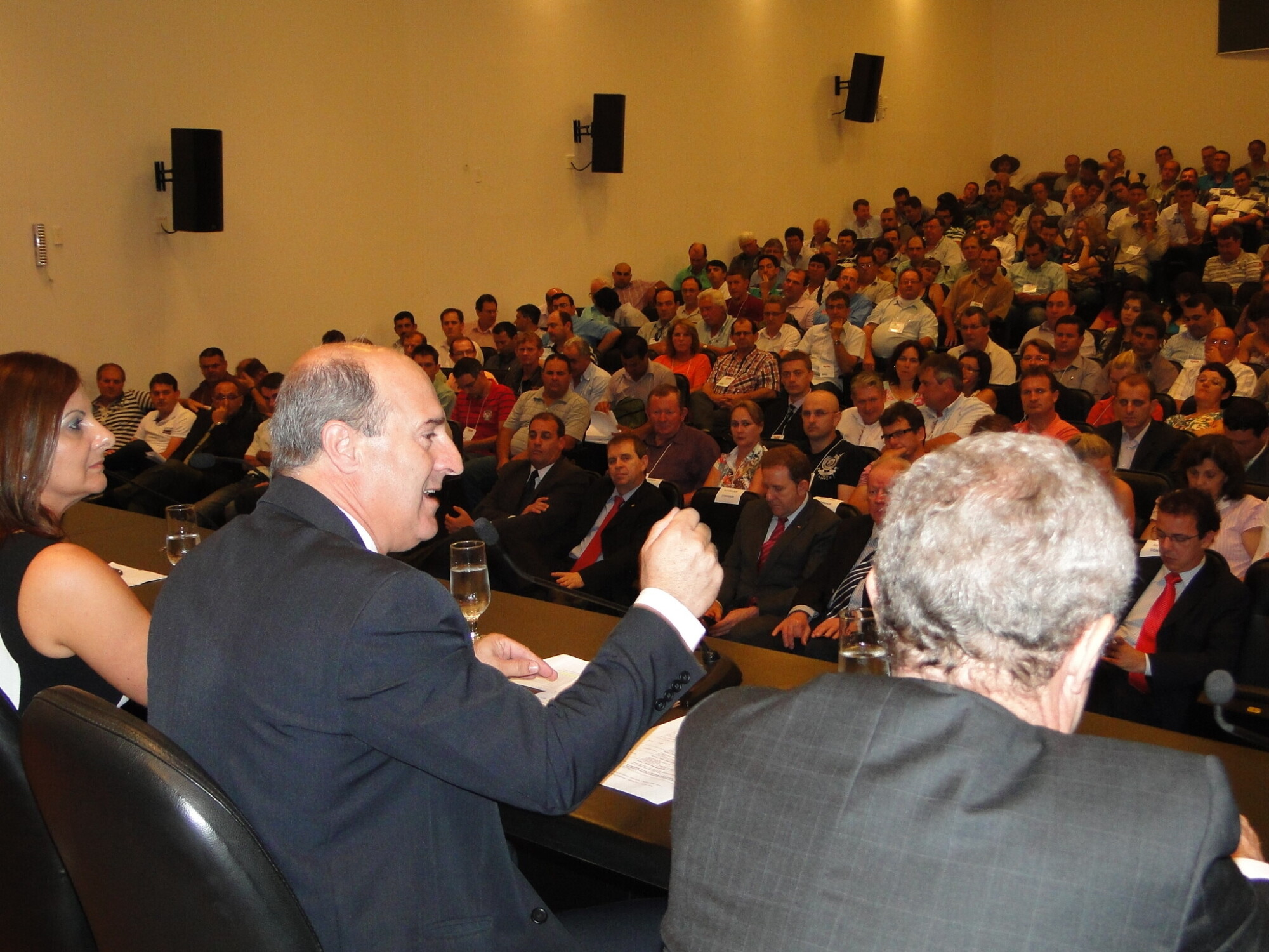 Evento promove capacitação a legisladores municipais