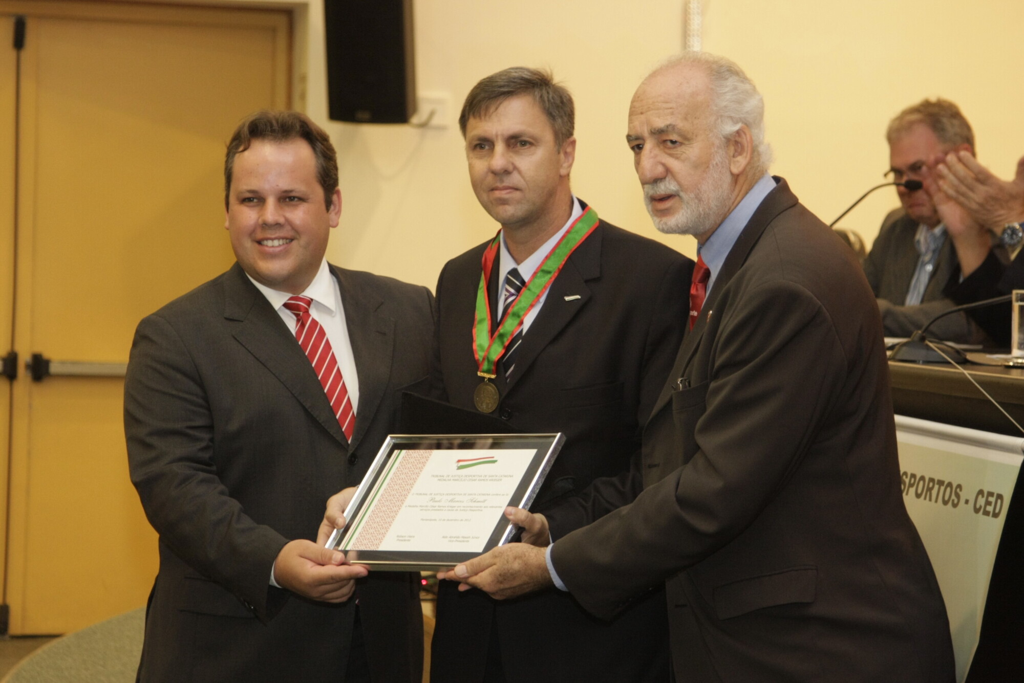 Esportistas catarinenses são homenageados na Assembleia Legislativa