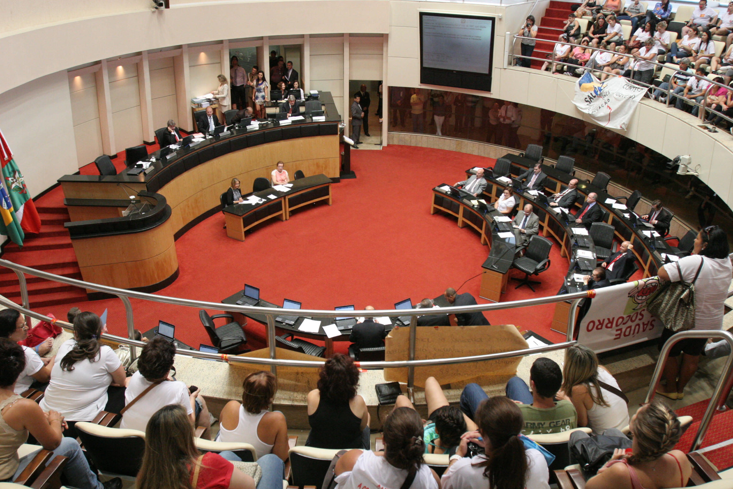 Sessão Ordinária - Plenário Osni Régis - Foto: Carlos Kilian