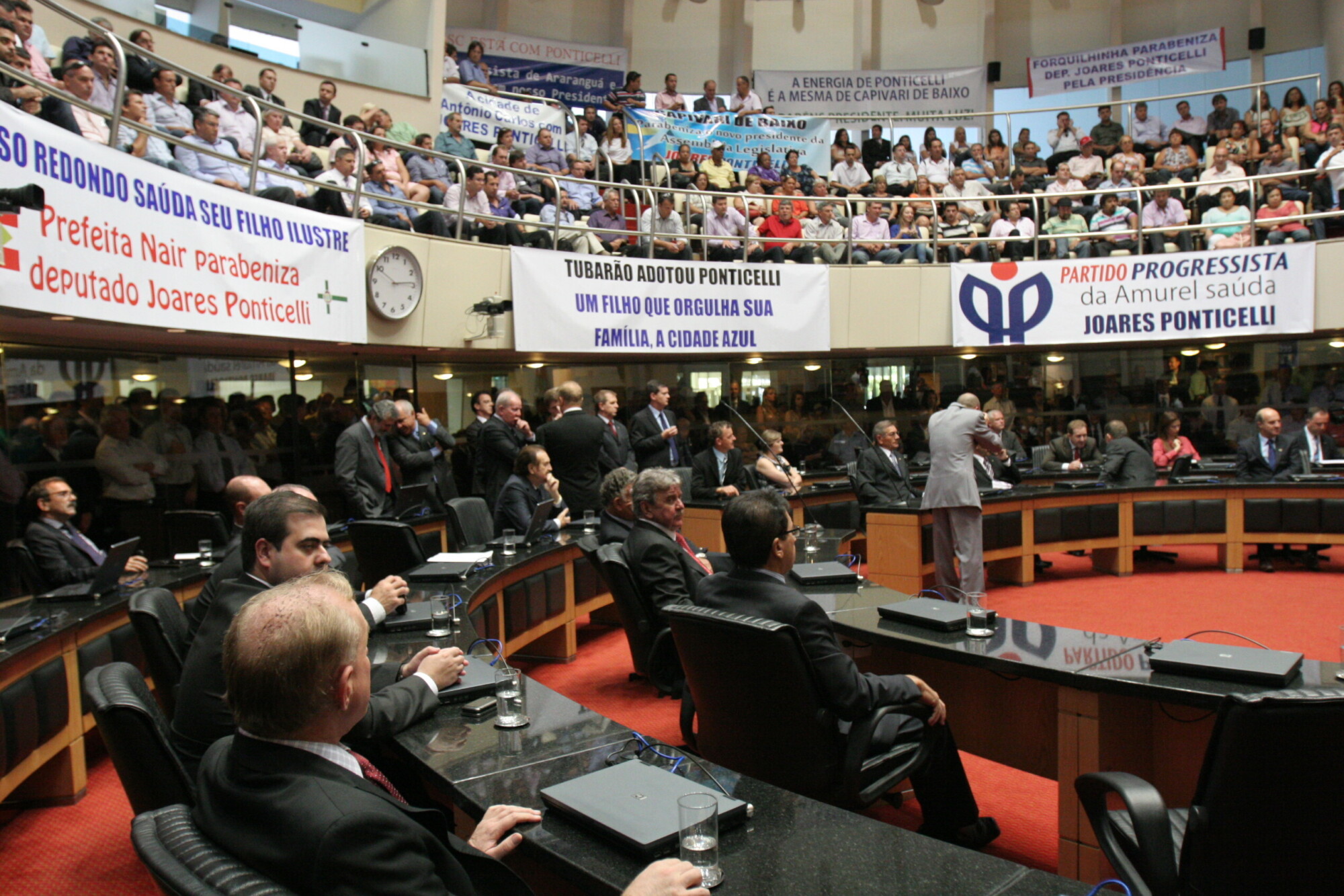 Eleição no Parlamento lotou o palácio Barriga Verde