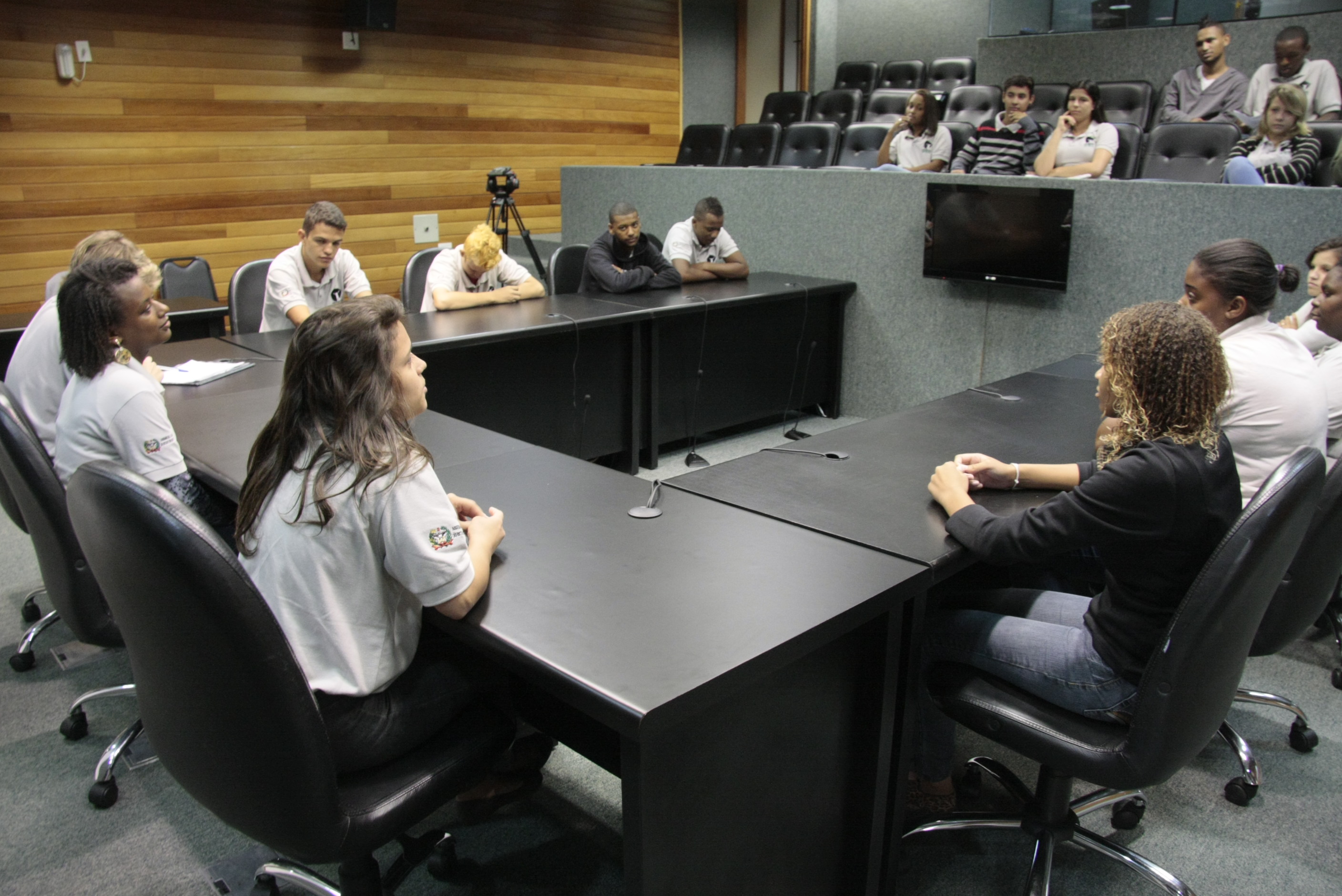 Reunião da Gestão/2013 com os estagiários do Programa Antonieta de Barros. Foto: Miriam Zomer