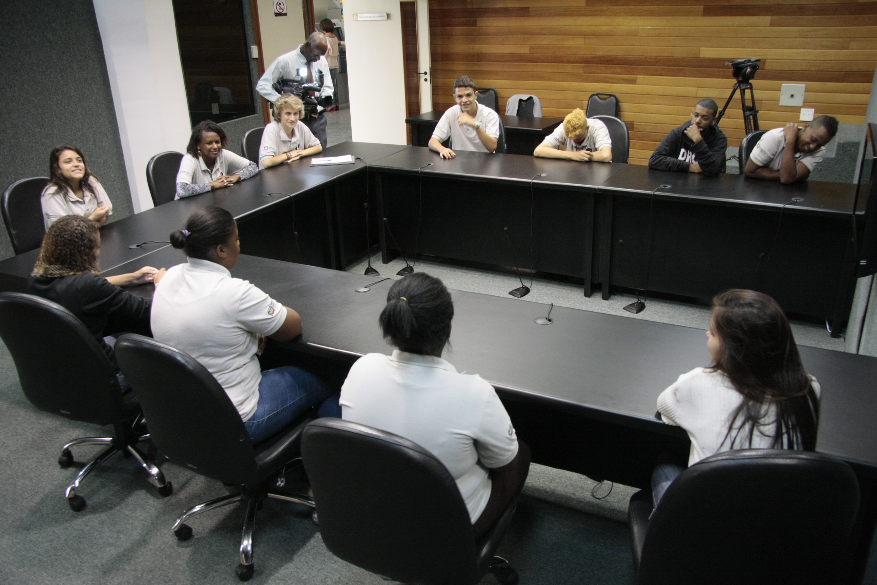 Reunião da Gestão/2013 com os estagiários do Programa Antonieta de Barros. Foto: Miriam Zomer